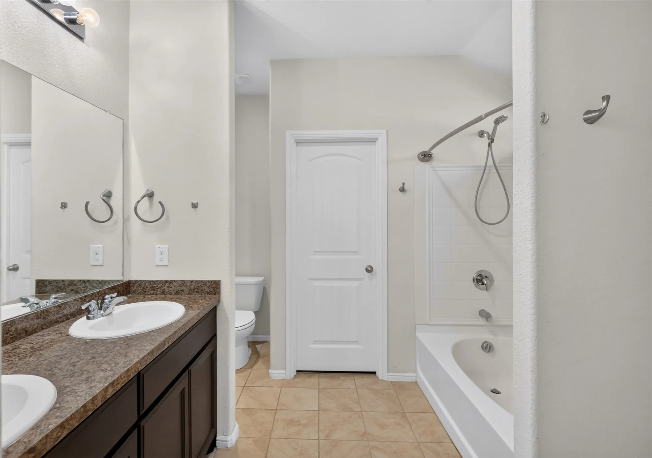 Single Family Residence For Rent in Tarrant County , 725 Gin Lake Trail, Fort Worth, Texas 76120, 4 Bedroom, 2 Bathroom, 2 Garage spaces, 1,802 Sqft, built in 2018, mls#21413119, Real Estate Agent in Fort Worth, Homes For Rent in Tarrant county, Homes For Rent in Fort Worth, Realtor in Fort Worth Texas, Real Estate Brokerage Independent Realty Texas, Luminita Cordes Realtor