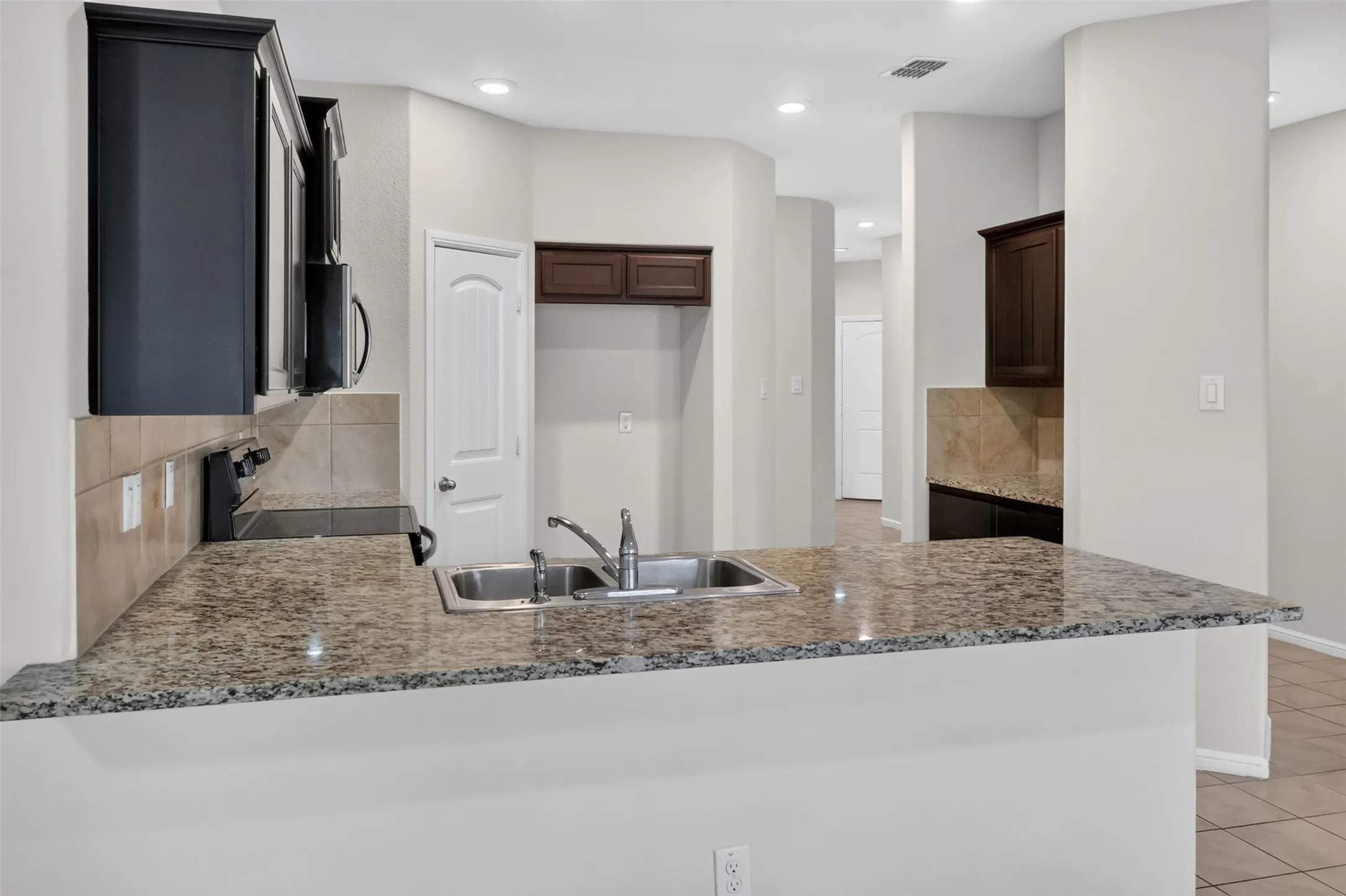 Single Family Residence For Rent in Tarrant County , 725 Gin Lake Trail, Fort Worth, Texas 76120, 4 Bedroom, 2 Bathroom, 2 Garage spaces, 1,802 Sqft, built in 2018, mls#21413119, Real Estate Agent in Fort Worth, Homes For Rent in Tarrant county, Homes For Rent in Fort Worth, Realtor in Fort Worth Texas, Real Estate Brokerage Independent Realty Texas, Luminita Cordes Realtor
