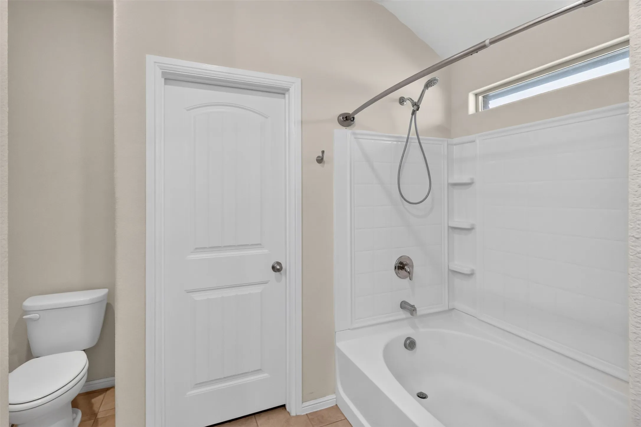 Single Family Residence For Rent in Tarrant County , 725 Gin Lake Trail, Fort Worth, Texas 76120, 4 Bedroom, 2 Bathroom, 2 Garage spaces, 1,802 Sqft, built in 2018, mls#21413119, Real Estate Agent in Fort Worth, Homes For Rent in Tarrant county, Homes For Rent in Fort Worth, Realtor in Fort Worth Texas, Real Estate Brokerage Independent Realty Texas, Luminita Cordes Realtor
