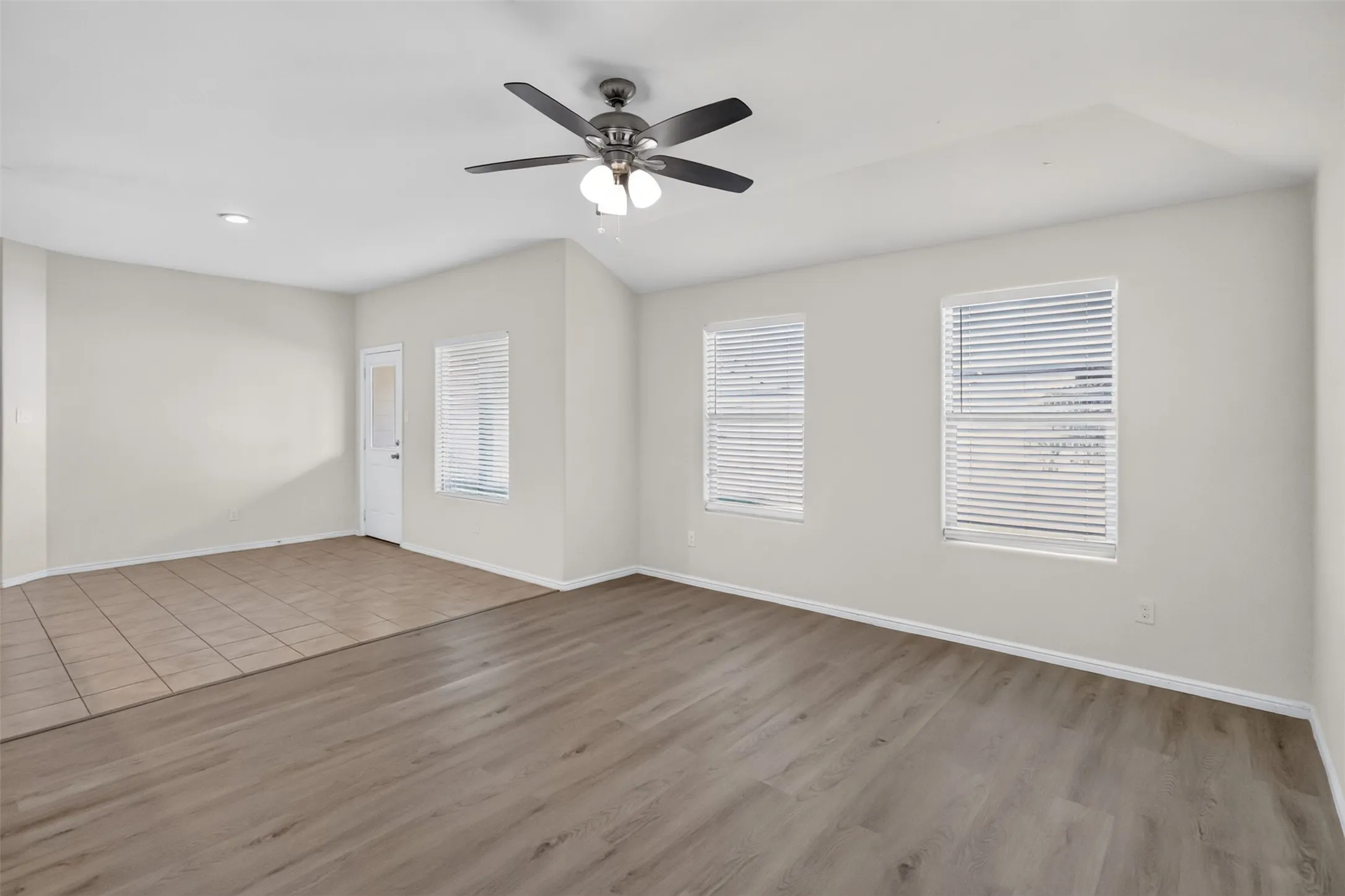 Single Family Residence For Rent in Tarrant County , 725 Gin Lake Trail, Fort Worth, Texas 76120, 4 Bedroom, 2 Bathroom, 2 Garage spaces, 1,802 Sqft, built in 2018, mls#21413119, Real Estate Agent in Fort Worth, Homes For Rent in Tarrant county, Homes For Rent in Fort Worth, Realtor in Fort Worth Texas, Real Estate Brokerage Independent Realty Texas, Luminita Cordes Realtor