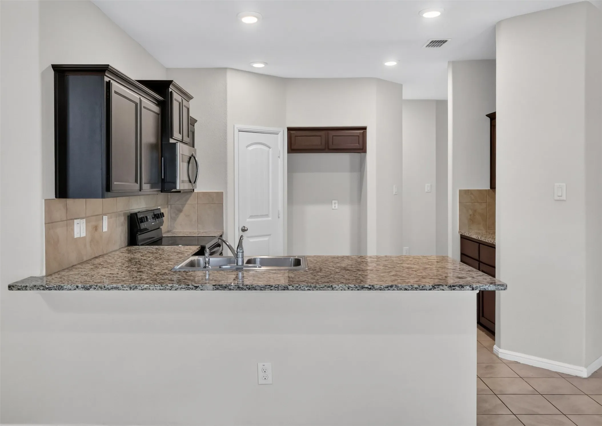 Single Family Residence For Rent in Tarrant County , 725 Gin Lake Trail, Fort Worth, Texas 76120, 4 Bedroom, 2 Bathroom, 2 Garage spaces, 1,802 Sqft, built in 2018, mls#21413119, Real Estate Agent in Fort Worth, Homes For Rent in Tarrant county, Homes For Rent in Fort Worth, Realtor in Fort Worth Texas, Real Estate Brokerage Independent Realty Texas, Luminita Cordes Realtor