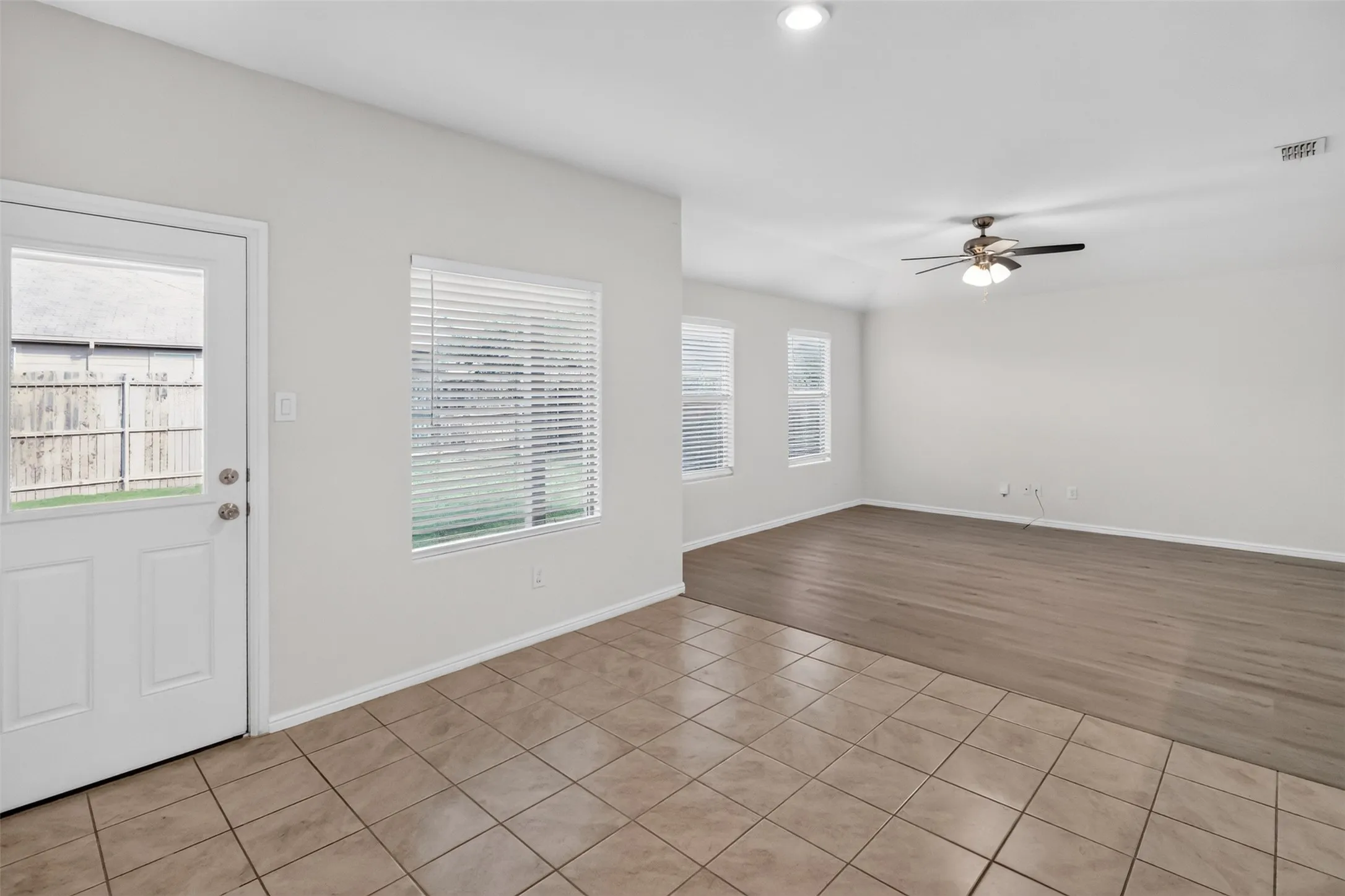 Single Family Residence For Rent in Tarrant County , 725 Gin Lake Trail, Fort Worth, Texas 76120, 4 Bedroom, 2 Bathroom, 2 Garage spaces, 1,802 Sqft, built in 2018, mls#21413119, Real Estate Agent in Fort Worth, Homes For Rent in Tarrant county, Homes For Rent in Fort Worth, Realtor in Fort Worth Texas, Real Estate Brokerage Independent Realty Texas, Luminita Cordes Realtor