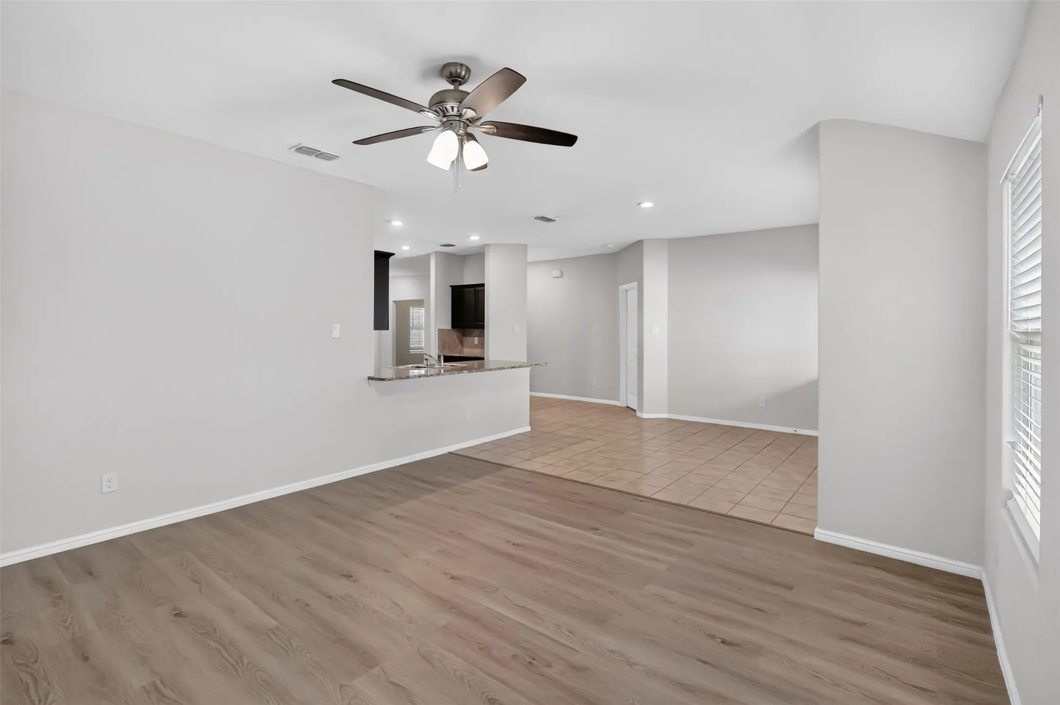 Single Family Residence For Rent in Tarrant County , 725 Gin Lake Trail, Fort Worth, Texas 76120, 4 Bedroom, 2 Bathroom, 2 Garage spaces, 1,802 Sqft, built in 2018, mls#21413119, Real Estate Agent in Fort Worth, Homes For Rent in Tarrant county, Homes For Rent in Fort Worth, Realtor in Fort Worth Texas, Real Estate Brokerage Independent Realty Texas, Luminita Cordes Realtor