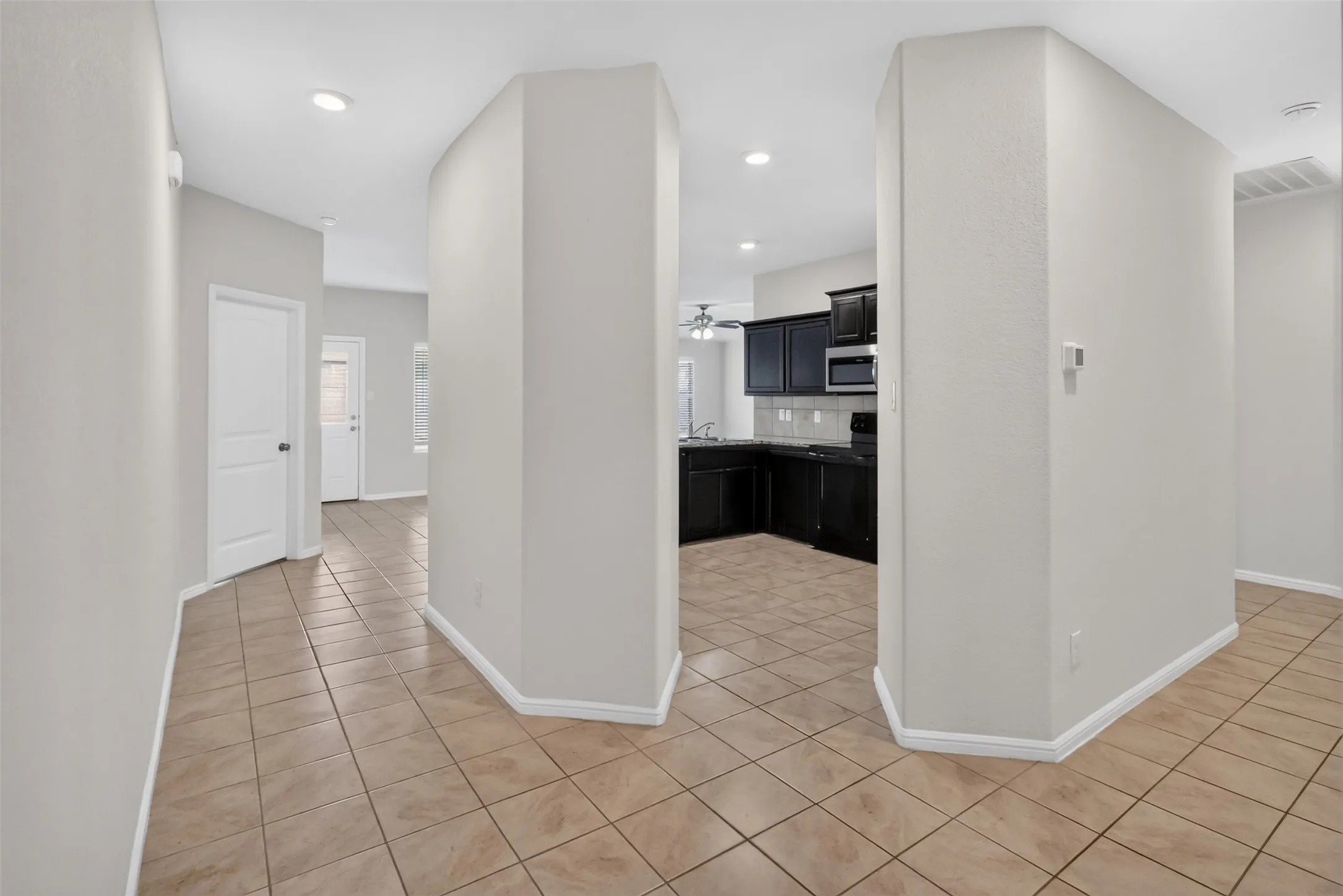 Single Family Residence For Rent in Tarrant County , 725 Gin Lake Trail, Fort Worth, Texas 76120, 4 Bedroom, 2 Bathroom, 2 Garage spaces, 1,802 Sqft, built in 2018, mls#21413119, Real Estate Agent in Fort Worth, Homes For Rent in Tarrant county, Homes For Rent in Fort Worth, Realtor in Fort Worth Texas, Real Estate Brokerage Independent Realty Texas, Luminita Cordes Realtor