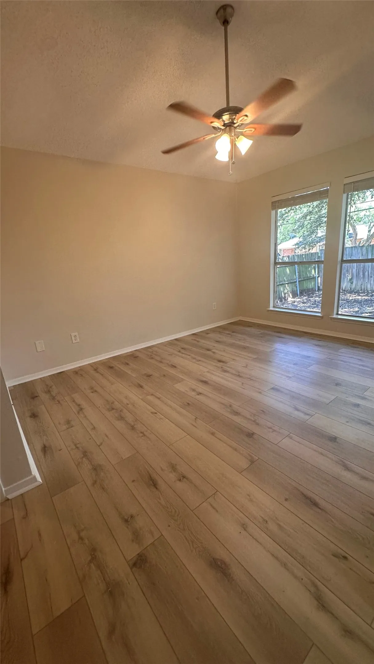 Single Family Residence For Rent in Tarrant County , 313 Sunnyview Drive, Mansfield, Texas 76063, 3 Bedroom, 2 Bathroom, 2 Garage spaces, 1,308 Sqft, built in 1984, mls#21409874, Real Estate Agent in Mansfield, Homes For Rent in Tarrant county, Homes For Rent in Mansfield, Realtor in Mansfield Texas, Real Estate Brokerage Independent Realty Texas, Luminita Cordes Realtor
