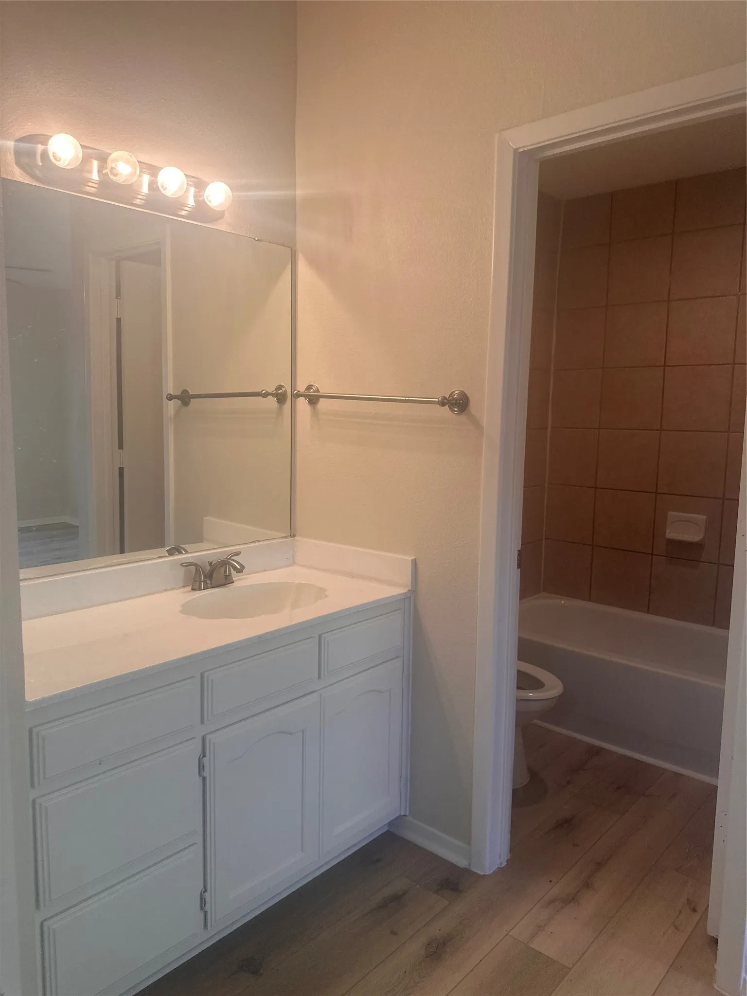 Single Family Residence For Rent in Tarrant County , 313 Sunnyview Drive, Mansfield, Texas 76063, 3 Bedroom, 2 Bathroom, 2 Garage spaces, 1,308 Sqft, built in 1984, mls#21409874, Real Estate Agent in Mansfield, Homes For Rent in Tarrant county, Homes For Rent in Mansfield, Realtor in Mansfield Texas, Real Estate Brokerage Independent Realty Texas, Luminita Cordes Realtor