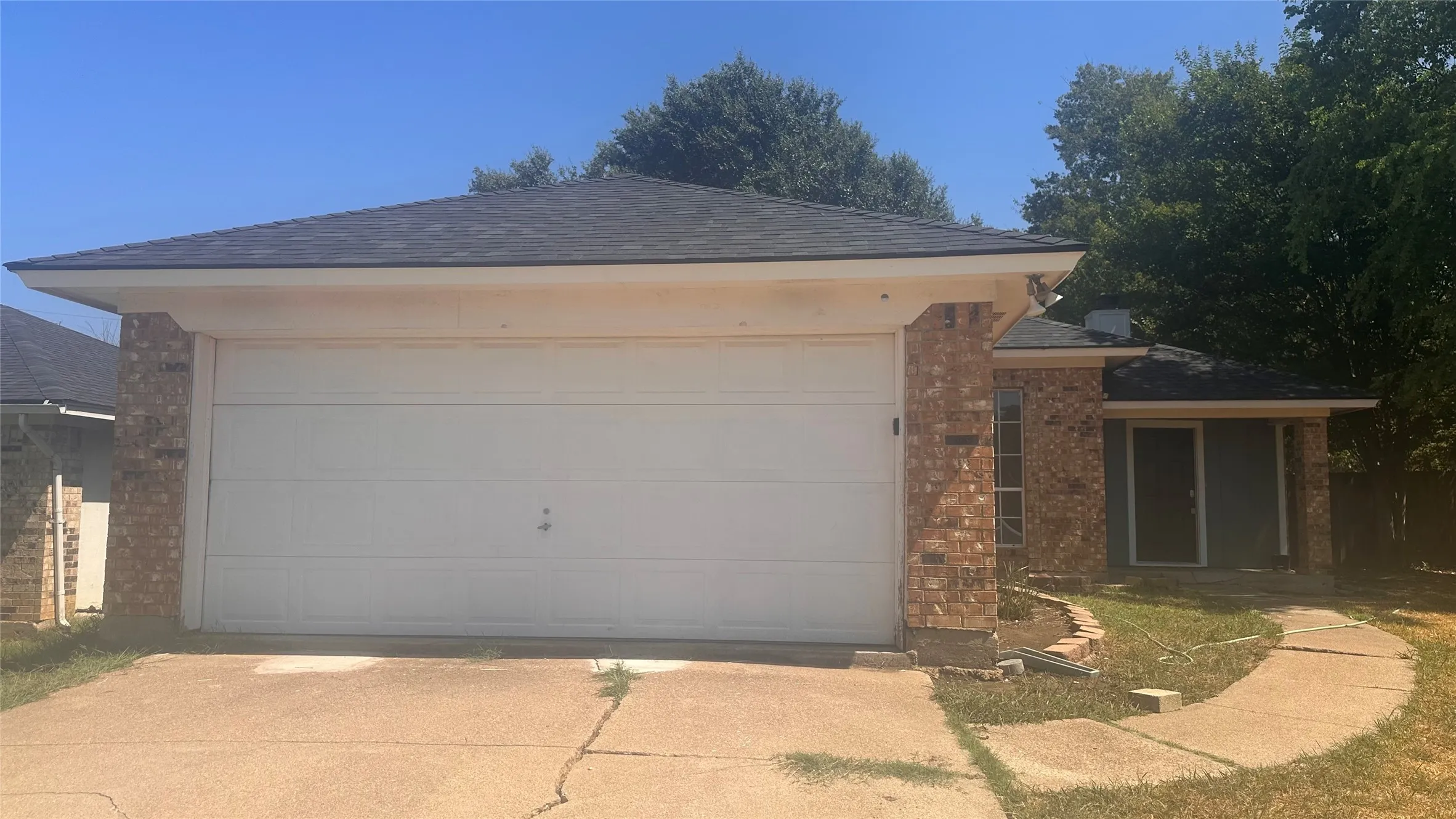 Single Family Residence For Rent in Tarrant County , 313 Sunnyview Drive, Mansfield, Texas 76063, 3 Bedroom, 2 Bathroom, 2 Garage spaces, 1,308 Sqft, built in 1984, mls#21409874, Real Estate Agent in Mansfield, Homes For Rent in Tarrant county, Homes For Rent in Mansfield, Realtor in Mansfield Texas, Real Estate Brokerage Independent Realty Texas, Luminita Cordes Realtor