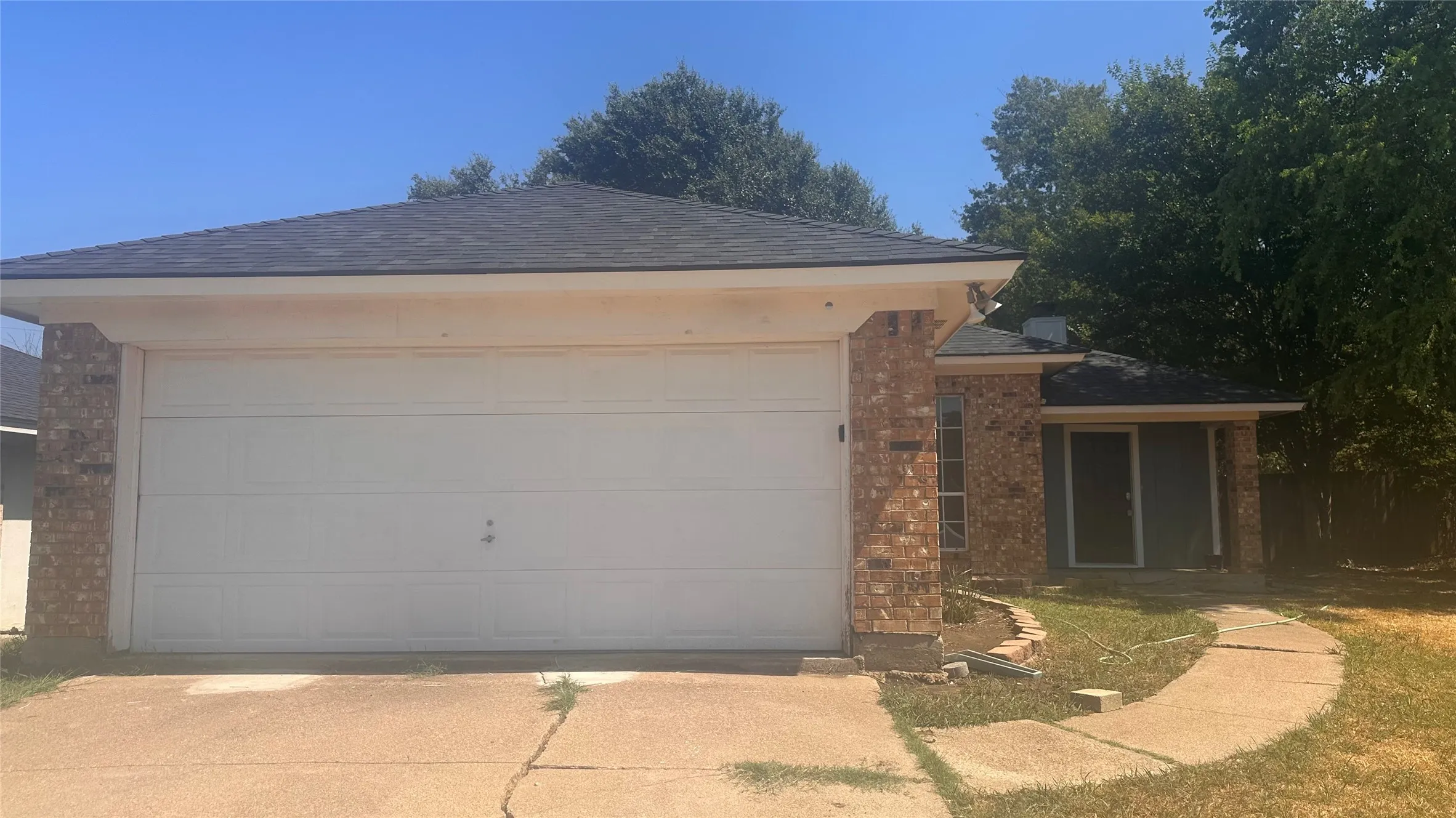 Single Family Residence For Rent in Tarrant County , 313 Sunnyview Drive, Mansfield, Texas 76063, 3 Bedroom, 2 Bathroom, 2 Garage spaces, 1,308 Sqft, built in 1984, mls#21409874, Real Estate Agent in Mansfield, Homes For Rent in Tarrant county, Homes For Rent in Mansfield, Realtor in Mansfield Texas, Real Estate Brokerage Independent Realty Texas, Luminita Cordes Realtor