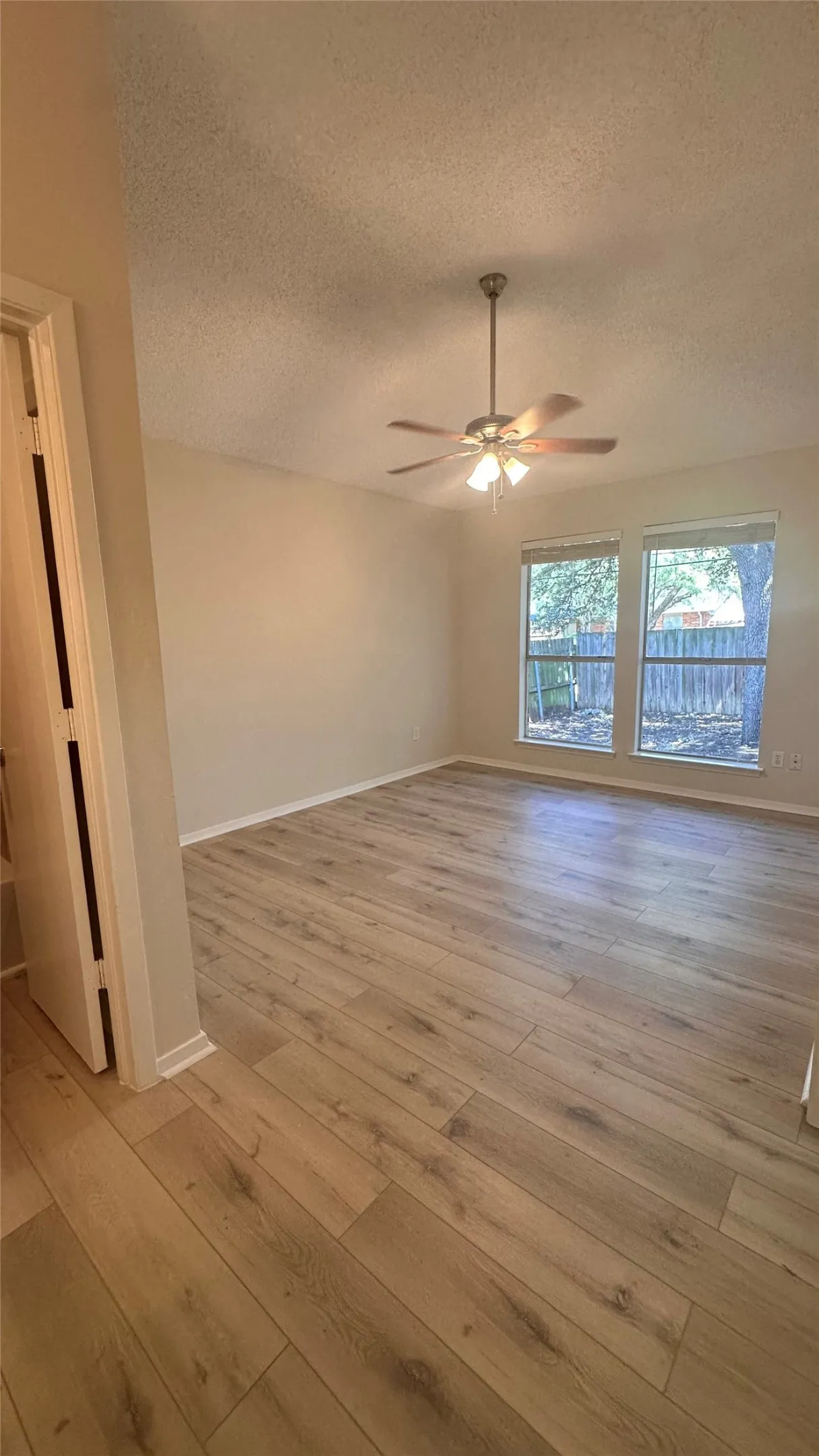 Single Family Residence For Rent in Tarrant County , 313 Sunnyview Drive, Mansfield, Texas 76063, 3 Bedroom, 2 Bathroom, 2 Garage spaces, 1,308 Sqft, built in 1984, mls#21409874, Real Estate Agent in Mansfield, Homes For Rent in Tarrant county, Homes For Rent in Mansfield, Realtor in Mansfield Texas, Real Estate Brokerage Independent Realty Texas, Luminita Cordes Realtor