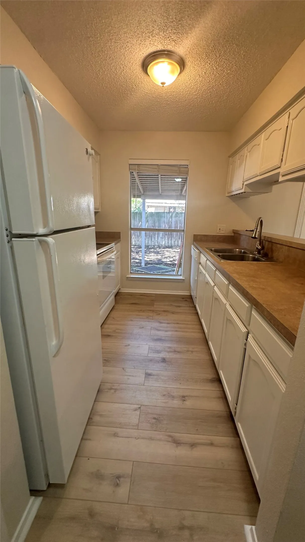 Single Family Residence For Rent in Tarrant County , 313 Sunnyview Drive, Mansfield, Texas 76063, 3 Bedroom, 2 Bathroom, 2 Garage spaces, 1,308 Sqft, built in 1984, mls#21409874, Real Estate Agent in Mansfield, Homes For Rent in Tarrant county, Homes For Rent in Mansfield, Realtor in Mansfield Texas, Real Estate Brokerage Independent Realty Texas, Luminita Cordes Realtor