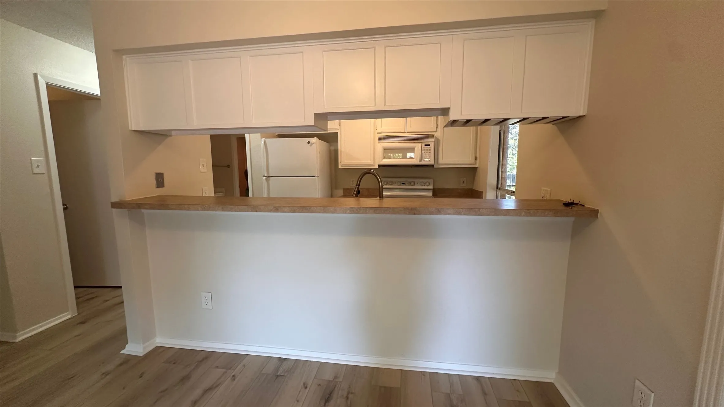 Single Family Residence For Rent in Tarrant County , 313 Sunnyview Drive, Mansfield, Texas 76063, 3 Bedroom, 2 Bathroom, 2 Garage spaces, 1,308 Sqft, built in 1984, mls#21409874, Real Estate Agent in Mansfield, Homes For Rent in Tarrant county, Homes For Rent in Mansfield, Realtor in Mansfield Texas, Real Estate Brokerage Independent Realty Texas, Luminita Cordes Realtor