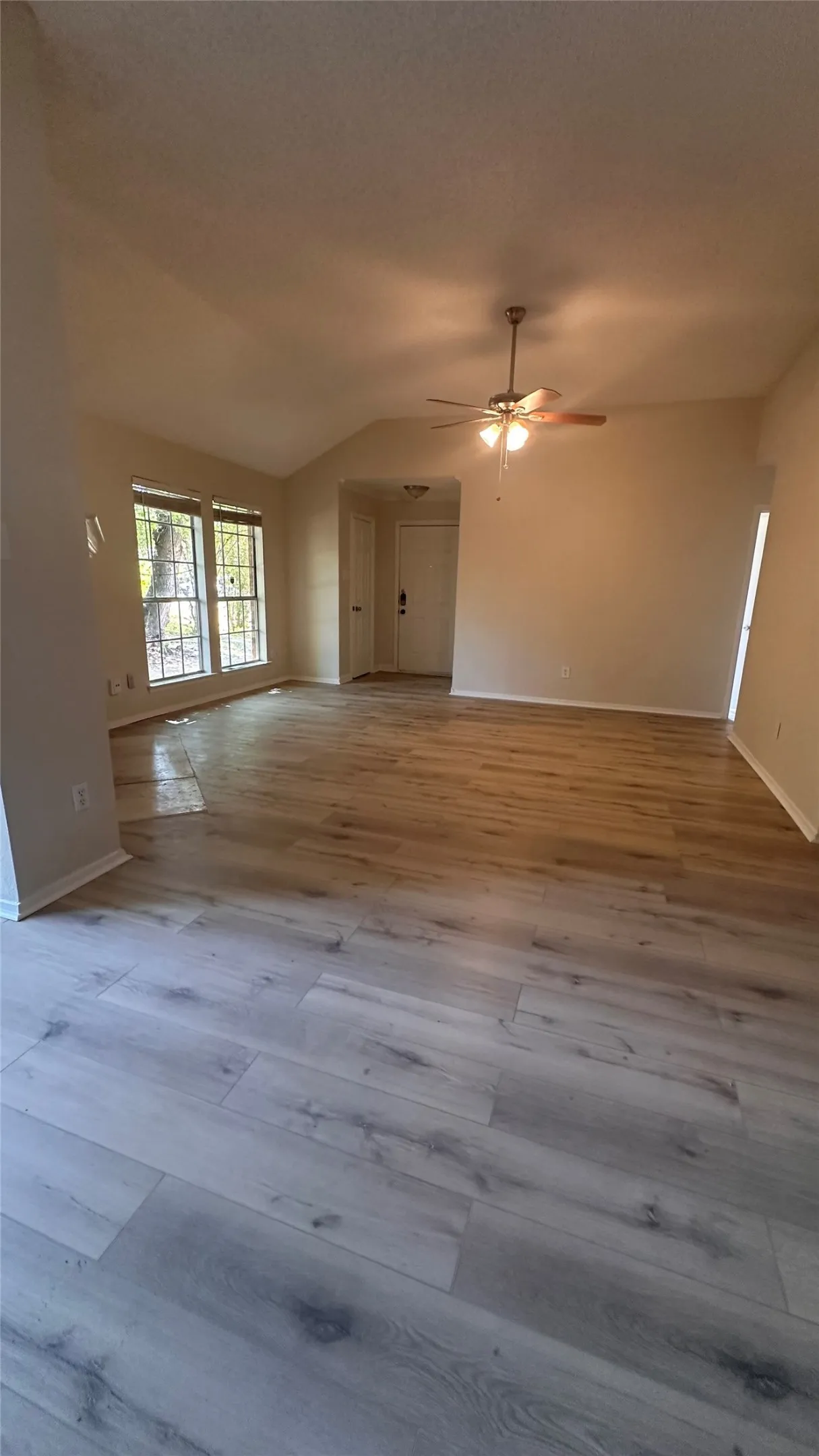 Single Family Residence For Rent in Tarrant County , 313 Sunnyview Drive, Mansfield, Texas 76063, 3 Bedroom, 2 Bathroom, 2 Garage spaces, 1,308 Sqft, built in 1984, mls#21409874, Real Estate Agent in Mansfield, Homes For Rent in Tarrant county, Homes For Rent in Mansfield, Realtor in Mansfield Texas, Real Estate Brokerage Independent Realty Texas, Luminita Cordes Realtor