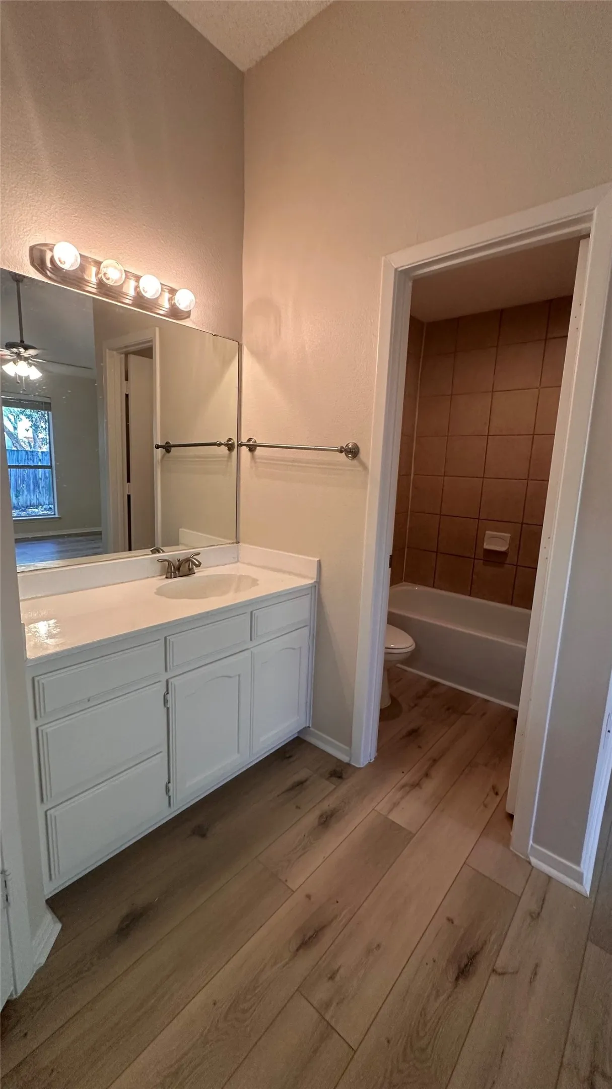 Single Family Residence For Rent in Tarrant County , 313 Sunnyview Drive, Mansfield, Texas 76063, 3 Bedroom, 2 Bathroom, 2 Garage spaces, 1,308 Sqft, built in 1984, mls#21409874, Real Estate Agent in Mansfield, Homes For Rent in Tarrant county, Homes For Rent in Mansfield, Realtor in Mansfield Texas, Real Estate Brokerage Independent Realty Texas, Luminita Cordes Realtor