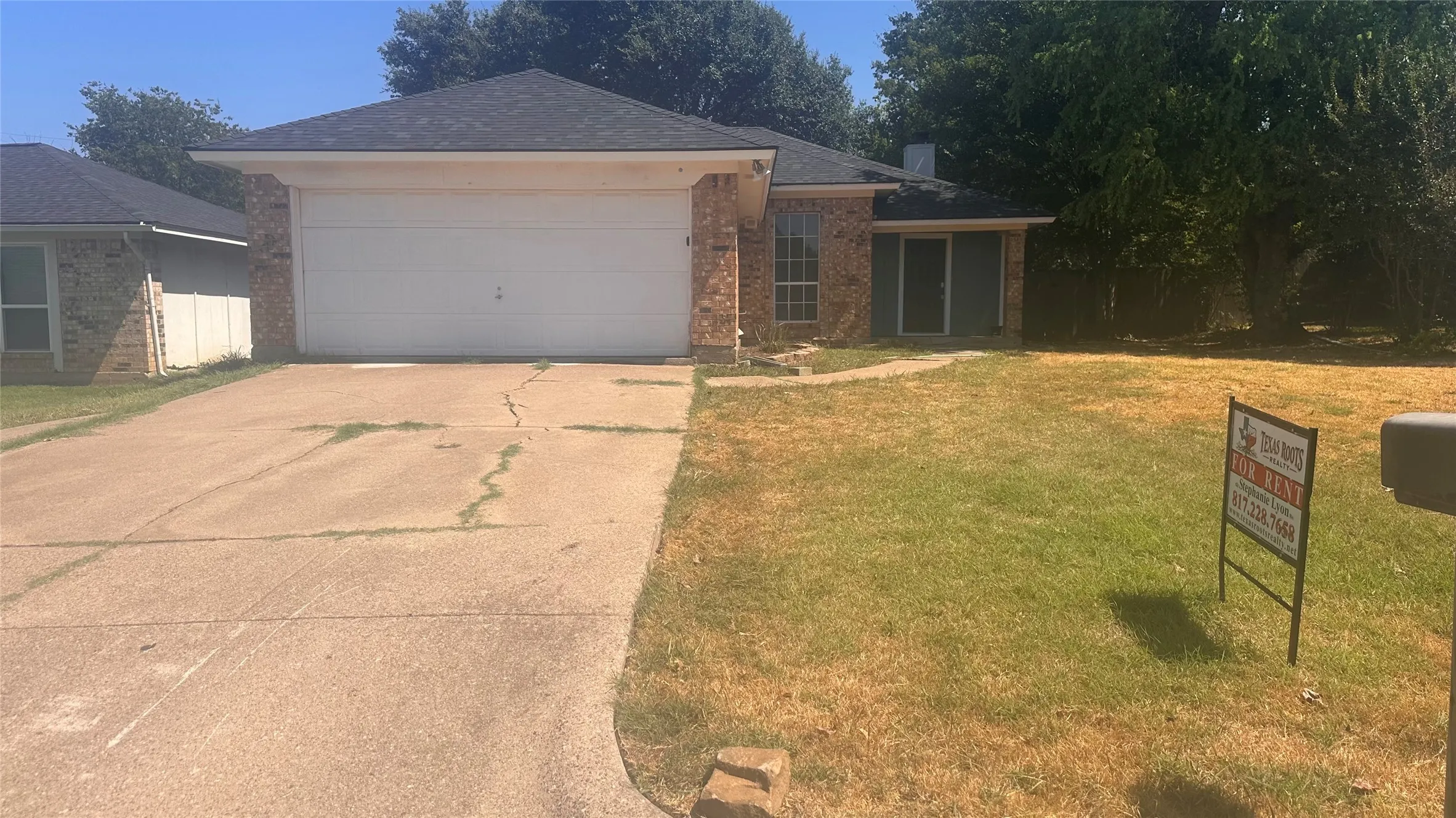 Single Family Residence For Rent in Tarrant County , 313 Sunnyview Drive, Mansfield, Texas 76063, 3 Bedroom, 2 Bathroom, 2 Garage spaces, 1,308 Sqft, built in 1984, mls#21409874, Real Estate Agent in Mansfield, Homes For Rent in Tarrant county, Homes For Rent in Mansfield, Realtor in Mansfield Texas, Real Estate Brokerage Independent Realty Texas, Luminita Cordes Realtor