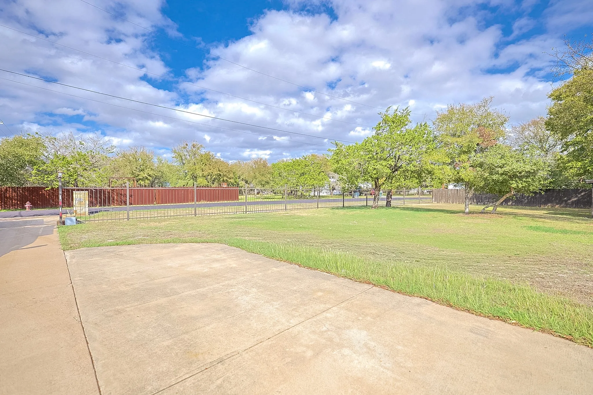 Single Family Residence For Sale in Parker County , 1200 Rising Sun Road, Aledo, Texas 76008, 5 Bedroom, 3 Bathroom, 5 Garage spaces, 2,640 Sqft, built in 2022, mls#21410408, Real Estate Agent in Aledo, Homes For Sale in Parker county, Homes For Sale in Aledo, Realtor in Aledo Texas, Real Estate Brokerage Independent Realty Texas, Luminita Cordes Realtor