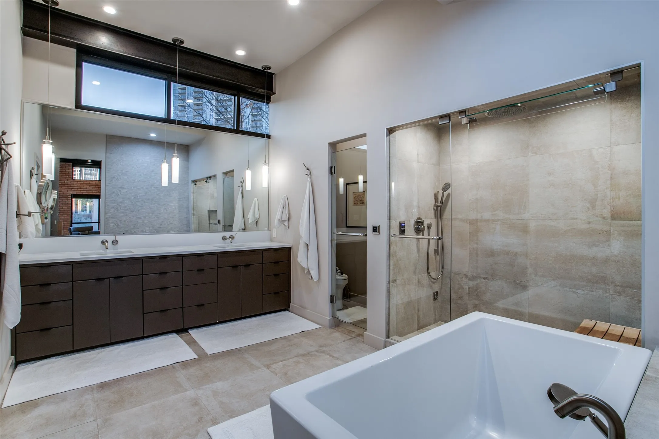 Single Family Residence For Rent in Dallas County , 2919 Magnolia Hill Court, Dallas, Texas 75201, 2 Bedroom, 2 Bathroom, 2 Garage spaces, 2,534 Sqft, built in 1996, mls#21403256, Real Estate Agent in Dallas, Homes For Rent in Dallas county, Homes For Rent in Dallas, Realtor in Dallas Texas, Real Estate Brokerage Independent Realty Texas, Luminita Cordes Realtor