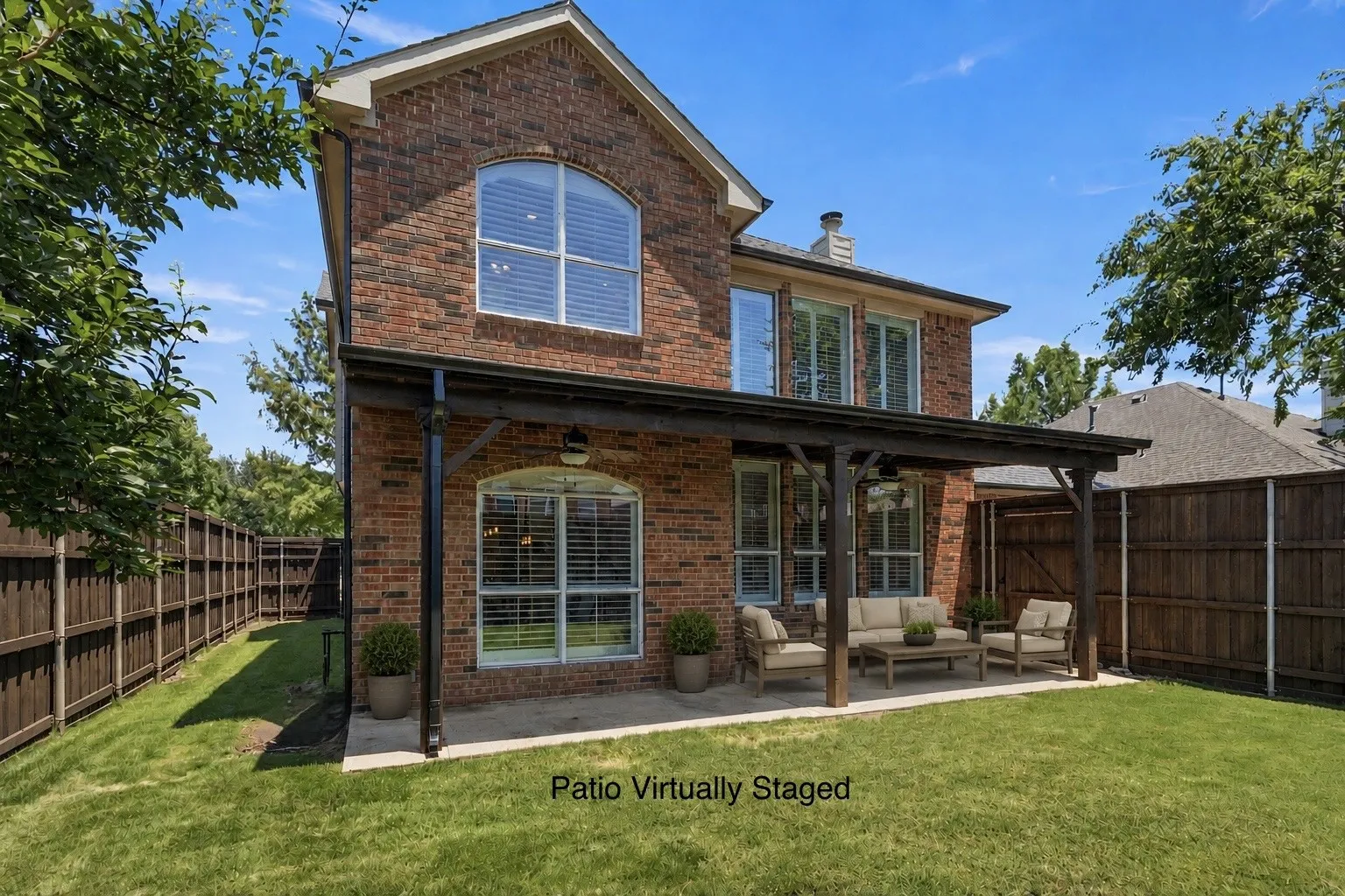 Recently replace privacy fence, oversized covered patio