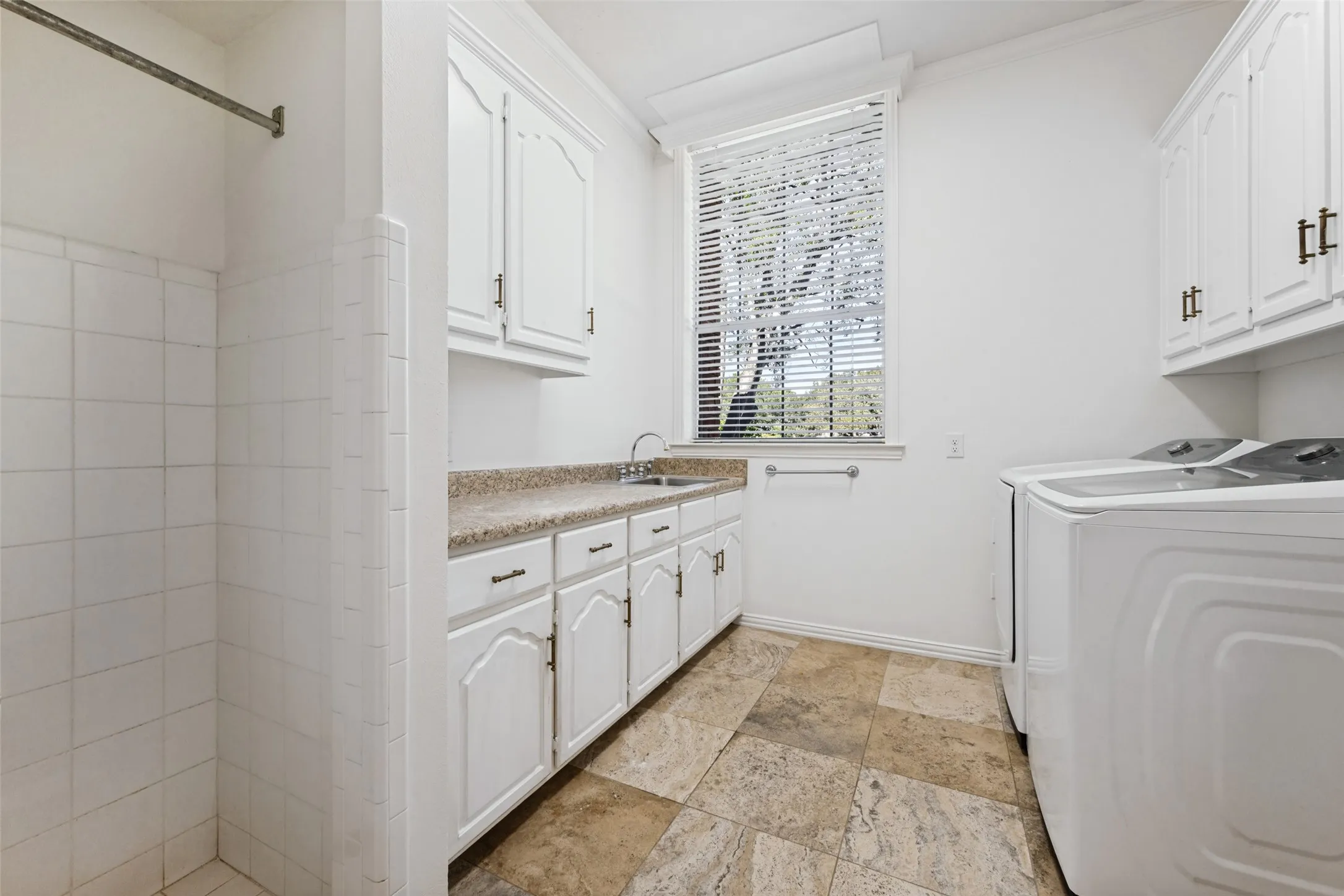 Single Family Residence For Sale in Denton County , 105 Meadow View, Argyle, Texas 76226, 4 Bedroom, 5 Bathroom, 3 Garage spaces, 3,890 Sqft, built in 1989, mls#21412760, Real Estate Agent in Argyle, Homes For Sale in Denton county, Homes For Sale in Argyle, Realtor in Argyle Texas, Real Estate Brokerage Independent Realty Texas, Luminita Cordes Realtor