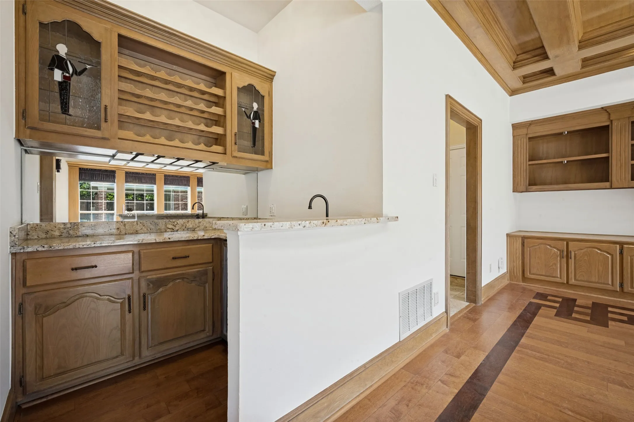 Single Family Residence For Sale in Denton County , 105 Meadow View, Argyle, Texas 76226, 4 Bedroom, 5 Bathroom, 3 Garage spaces, 3,890 Sqft, built in 1989, mls#21412760, Real Estate Agent in Argyle, Homes For Sale in Denton county, Homes For Sale in Argyle, Realtor in Argyle Texas, Real Estate Brokerage Independent Realty Texas, Luminita Cordes Realtor
