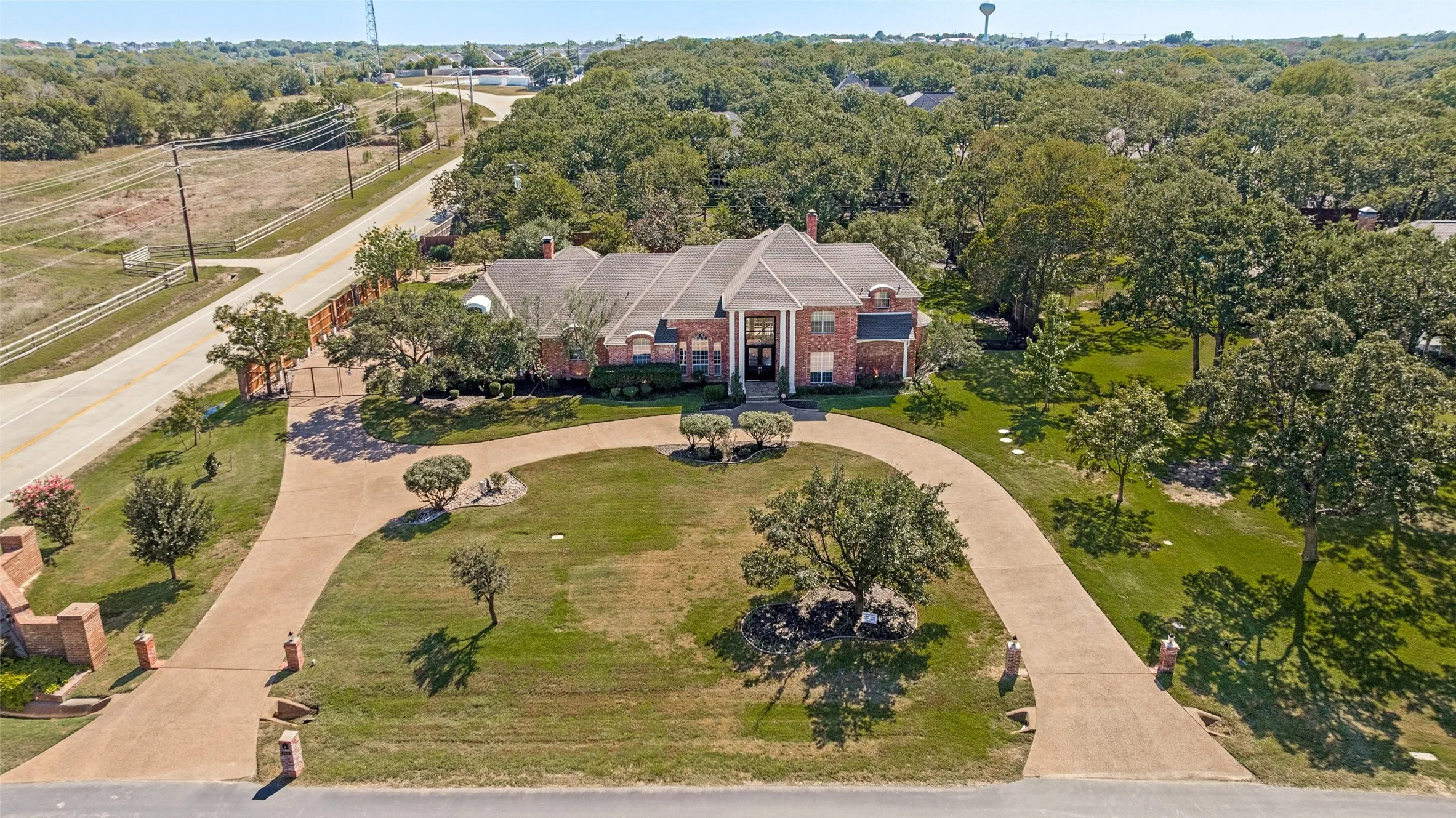 Single Family Residence For Sale in Denton County , 105 Meadow View, Argyle, Texas 76226, 4 Bedroom, 5 Bathroom, 3 Garage spaces, 3,890 Sqft, built in 1989, mls#21412760, Real Estate Agent in Argyle, Homes For Sale in Denton county, Homes For Sale in Argyle, Realtor in Argyle Texas, Real Estate Brokerage Independent Realty Texas, Luminita Cordes Realtor
