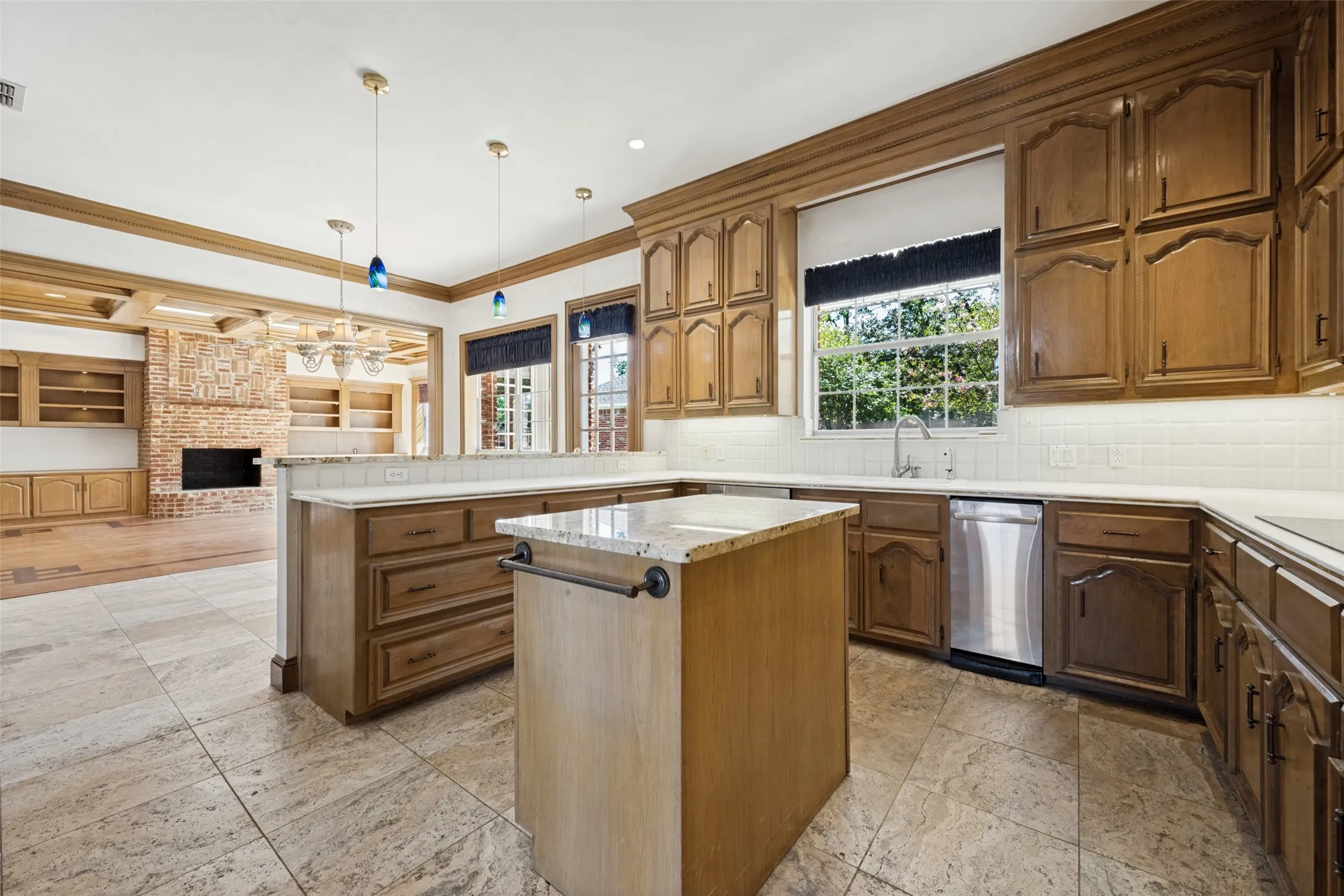 Single Family Residence For Sale in Denton County , 105 Meadow View, Argyle, Texas 76226, 4 Bedroom, 5 Bathroom, 3 Garage spaces, 3,890 Sqft, built in 1989, mls#21412760, Real Estate Agent in Argyle, Homes For Sale in Denton county, Homes For Sale in Argyle, Realtor in Argyle Texas, Real Estate Brokerage Independent Realty Texas, Luminita Cordes Realtor