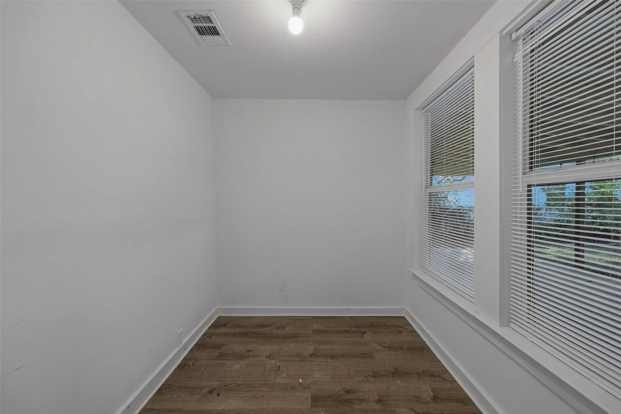 Single Family Residence For Sale in Tarrant County , 3554 Winston Road, Fort Worth, Texas 76109, 4 Bedroom, 2 Bathroom, Garage spaces, 1,687 Sqft, built in 1942, mls#21412123, Real Estate Agent in Fort Worth, Homes For Sale in Tarrant county, Homes For Sale in Fort Worth, Realtor in Fort Worth Texas, Real Estate Brokerage Independent Realty Texas, Luminita Cordes Realtor