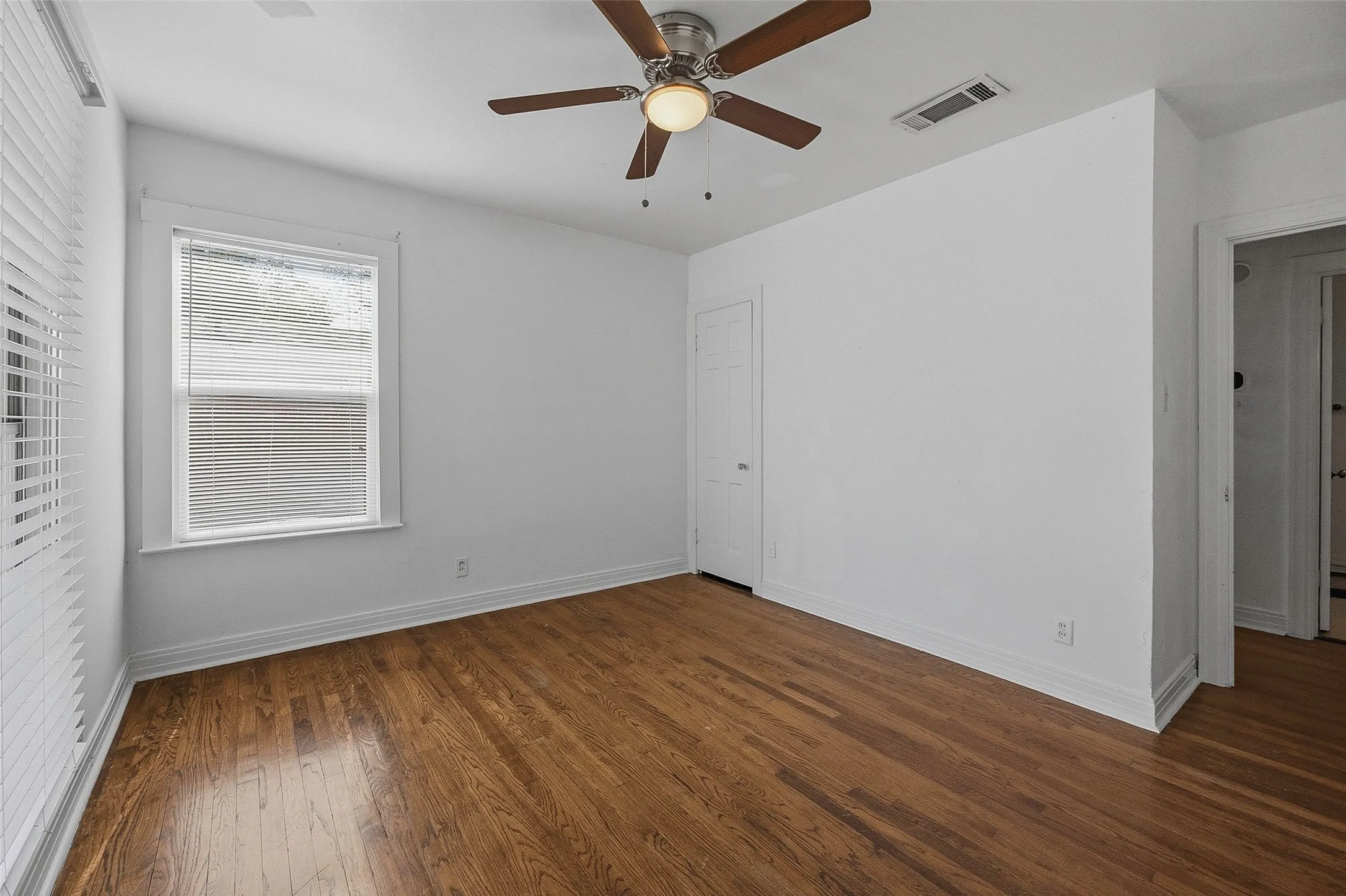 Single Family Residence For Sale in Tarrant County , 3554 Winston Road, Fort Worth, Texas 76109, 4 Bedroom, 2 Bathroom, Garage spaces, 1,687 Sqft, built in 1942, mls#21412123, Real Estate Agent in Fort Worth, Homes For Sale in Tarrant county, Homes For Sale in Fort Worth, Realtor in Fort Worth Texas, Real Estate Brokerage Independent Realty Texas, Luminita Cordes Realtor