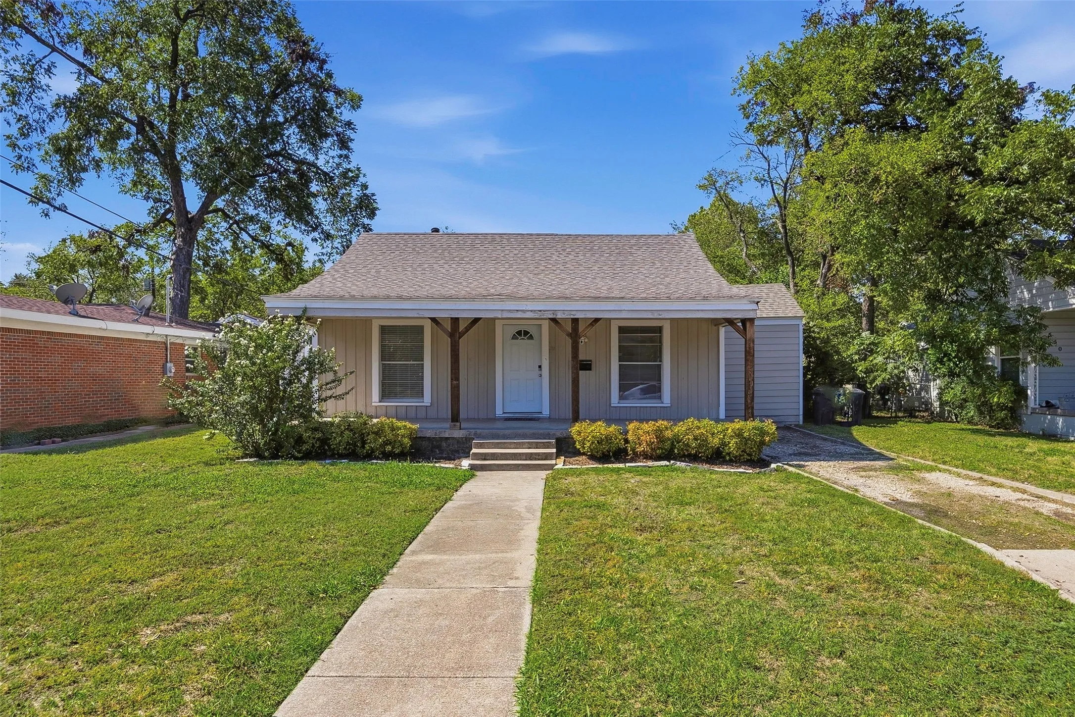 Single Family Residence For Sale in Tarrant County , 3554 Winston Road, Fort Worth, Texas 76109, 4 Bedroom, 2 Bathroom, Garage spaces, 1,687 Sqft, built in 1942, mls#21412123, Real Estate Agent in Fort Worth, Homes For Sale in Tarrant county, Homes For Sale in Fort Worth, Realtor in Fort Worth Texas, Real Estate Brokerage Independent Realty Texas, Luminita Cordes Realtor