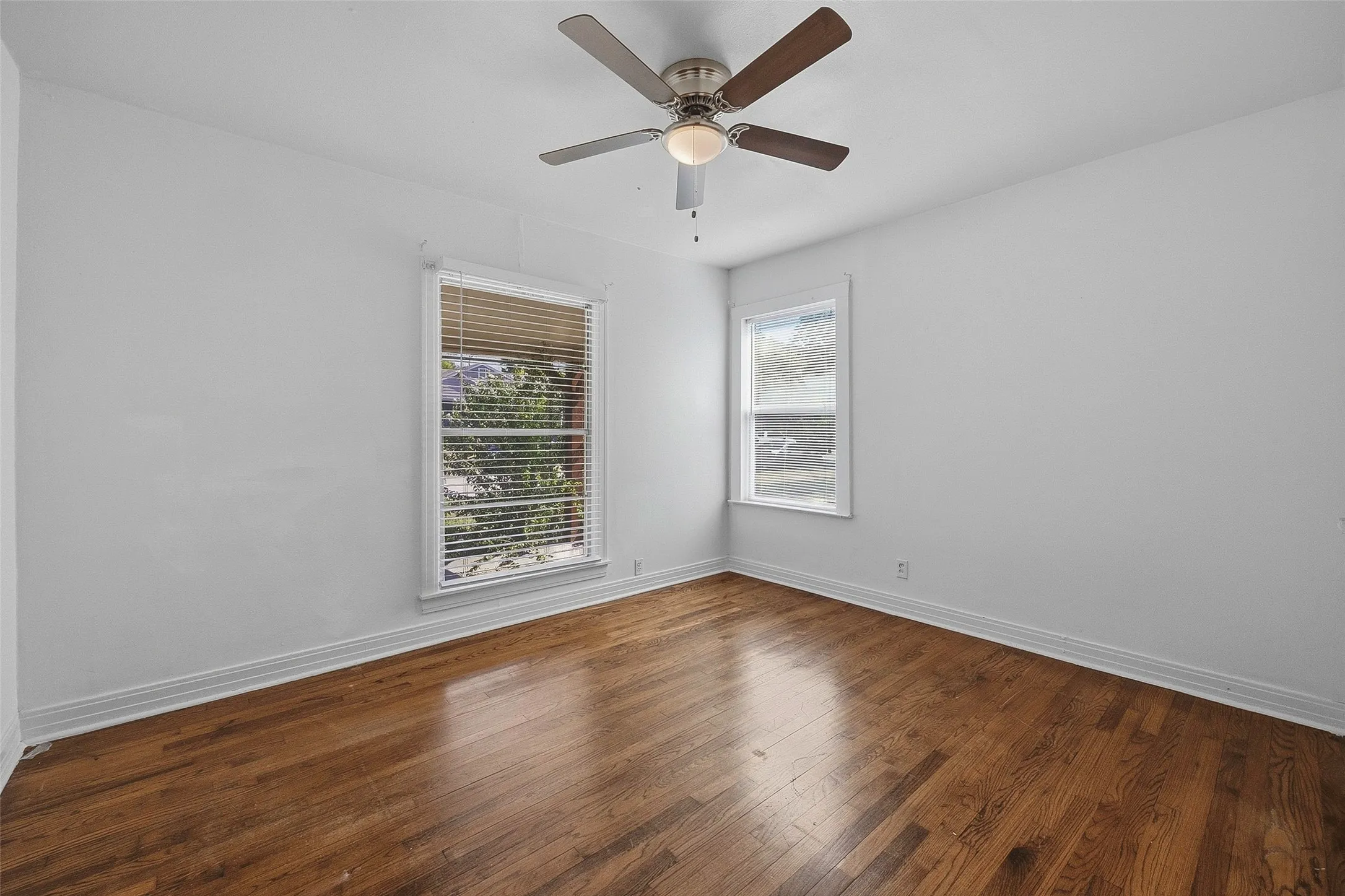 Single Family Residence For Sale in Tarrant County , 3554 Winston Road, Fort Worth, Texas 76109, 4 Bedroom, 2 Bathroom, Garage spaces, 1,687 Sqft, built in 1942, mls#21412123, Real Estate Agent in Fort Worth, Homes For Sale in Tarrant county, Homes For Sale in Fort Worth, Realtor in Fort Worth Texas, Real Estate Brokerage Independent Realty Texas, Luminita Cordes Realtor