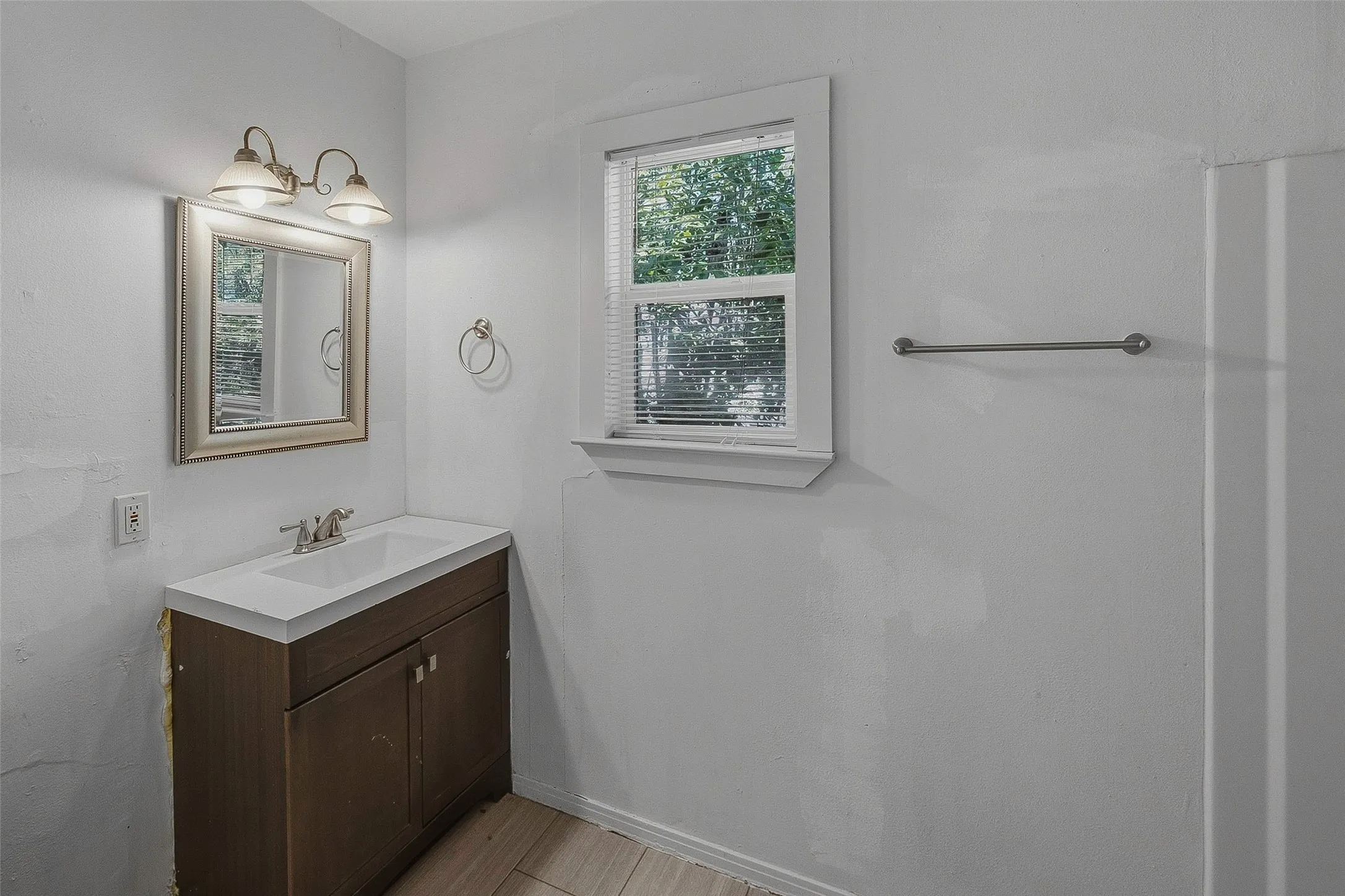Single Family Residence For Sale in Tarrant County , 3554 Winston Road, Fort Worth, Texas 76109, 4 Bedroom, 2 Bathroom, Garage spaces, 1,687 Sqft, built in 1942, mls#21412123, Real Estate Agent in Fort Worth, Homes For Sale in Tarrant county, Homes For Sale in Fort Worth, Realtor in Fort Worth Texas, Real Estate Brokerage Independent Realty Texas, Luminita Cordes Realtor