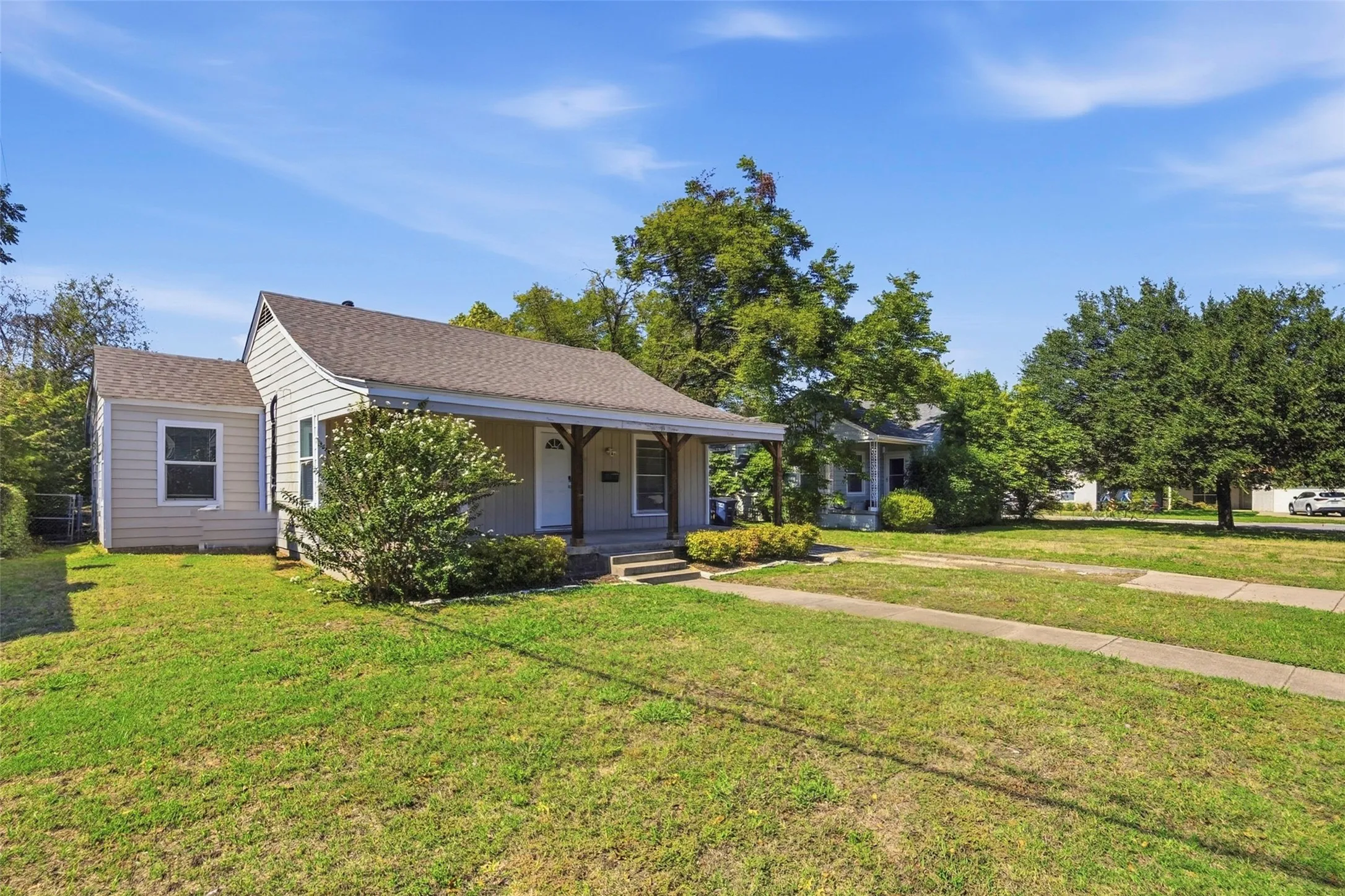 Single Family Residence For Sale in Tarrant County , 3554 Winston Road, Fort Worth, Texas 76109, 4 Bedroom, 2 Bathroom, Garage spaces, 1,687 Sqft, built in 1942, mls#21412123, Real Estate Agent in Fort Worth, Homes For Sale in Tarrant county, Homes For Sale in Fort Worth, Realtor in Fort Worth Texas, Real Estate Brokerage Independent Realty Texas, Luminita Cordes Realtor
