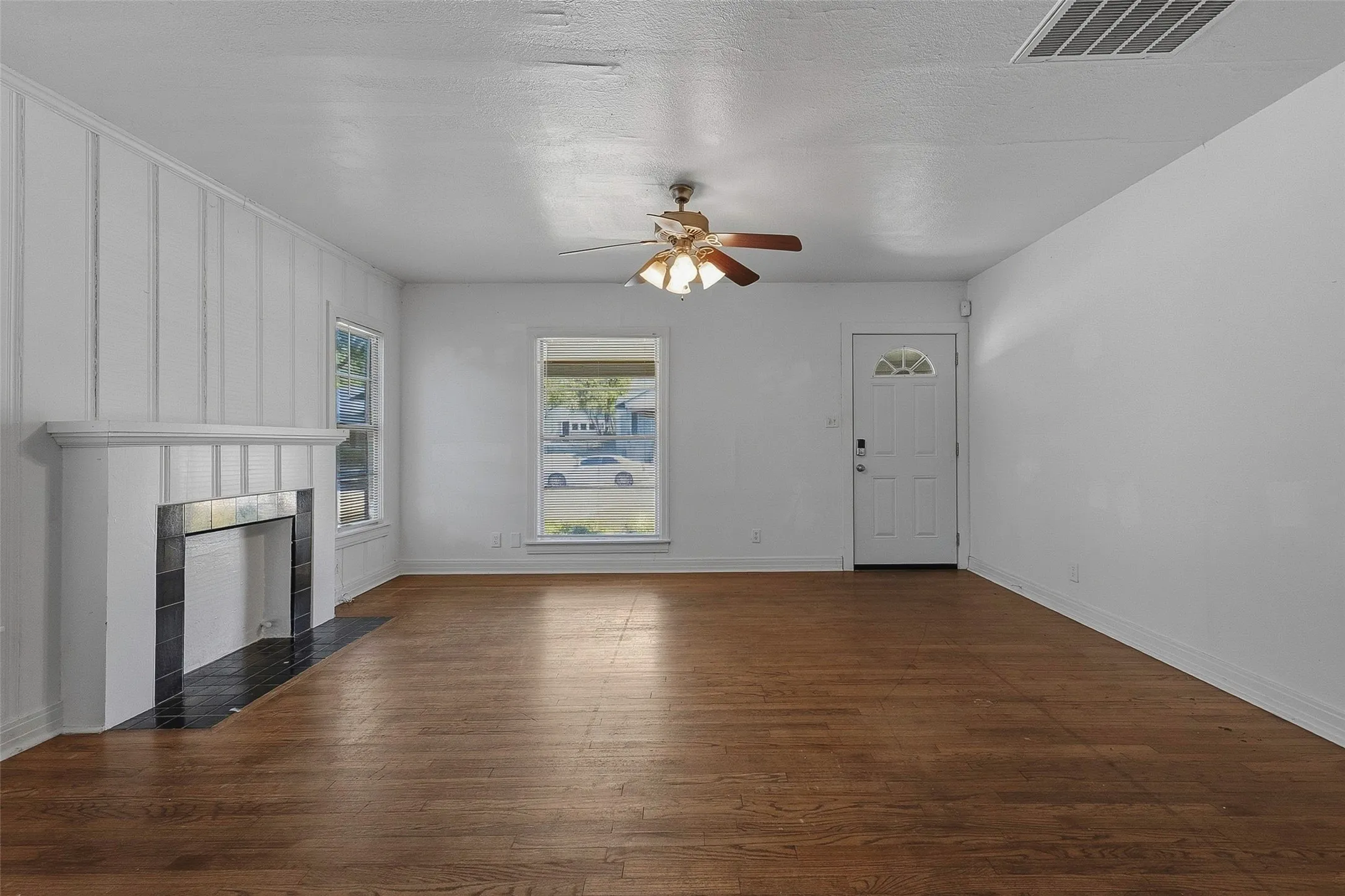 Single Family Residence For Sale in Tarrant County , 3554 Winston Road, Fort Worth, Texas 76109, 4 Bedroom, 2 Bathroom, Garage spaces, 1,687 Sqft, built in 1942, mls#21412123, Real Estate Agent in Fort Worth, Homes For Sale in Tarrant county, Homes For Sale in Fort Worth, Realtor in Fort Worth Texas, Real Estate Brokerage Independent Realty Texas, Luminita Cordes Realtor