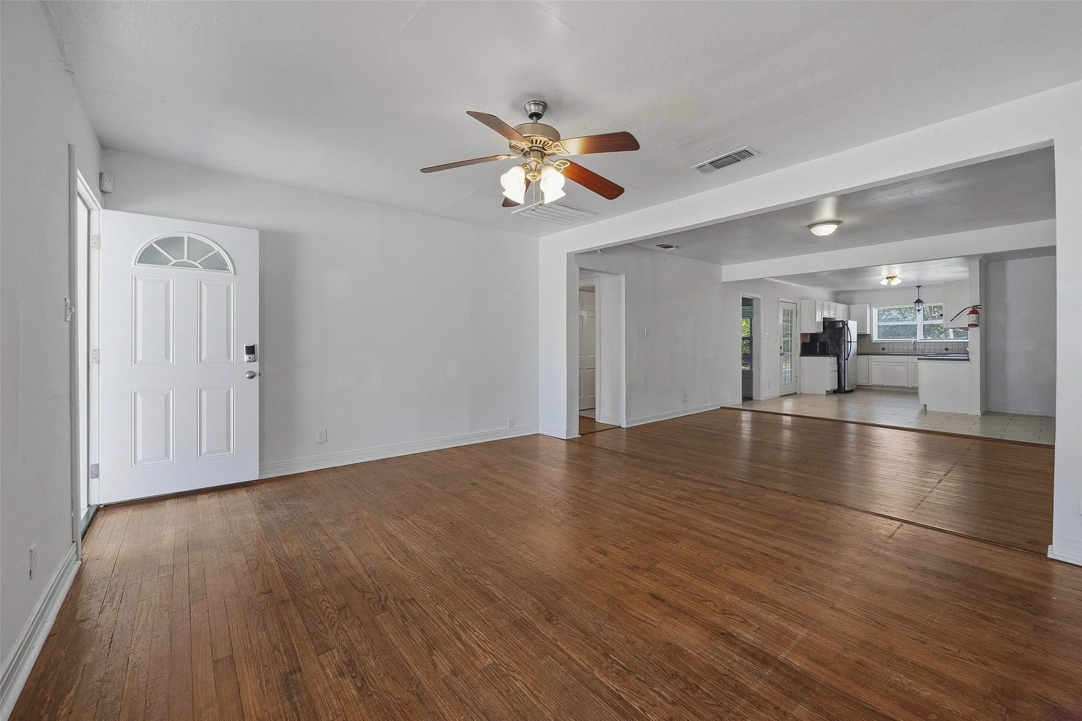 Single Family Residence For Sale in Tarrant County , 3554 Winston Road, Fort Worth, Texas 76109, 4 Bedroom, 2 Bathroom, Garage spaces, 1,687 Sqft, built in 1942, mls#21412123, Real Estate Agent in Fort Worth, Homes For Sale in Tarrant county, Homes For Sale in Fort Worth, Realtor in Fort Worth Texas, Real Estate Brokerage Independent Realty Texas, Luminita Cordes Realtor