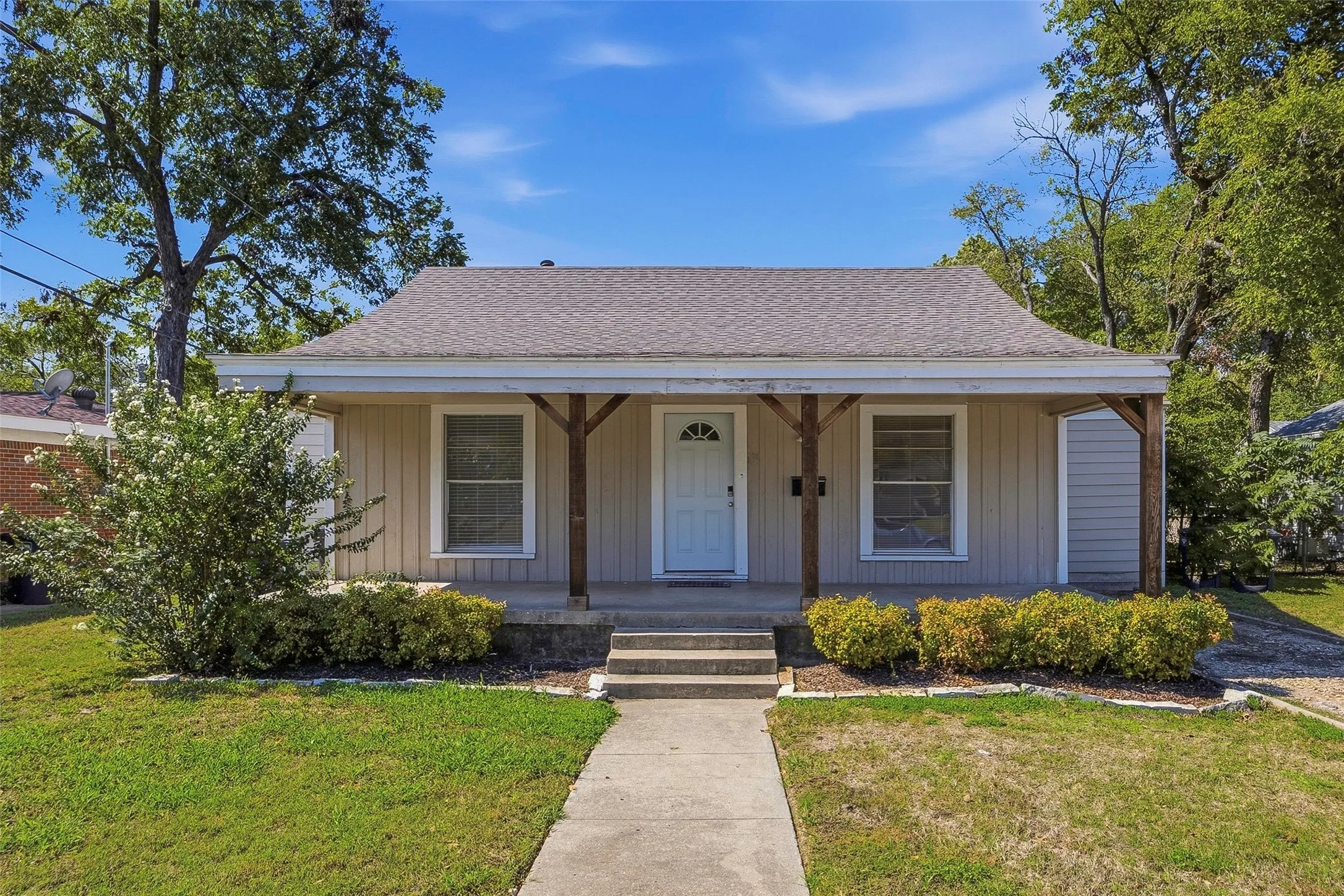 Single Family Residence For Sale in Tarrant County , 3554 Winston Road, Fort Worth, Texas 76109, 4 Bedroom, 2 Bathroom, Garage spaces, 1,687 Sqft, built in 1942, mls#21412123, Real Estate Agent in Fort Worth, Homes For Sale in Tarrant county, Homes For Sale in Fort Worth, Realtor in Fort Worth Texas, Real Estate Brokerage Independent Realty Texas, Luminita Cordes Realtor