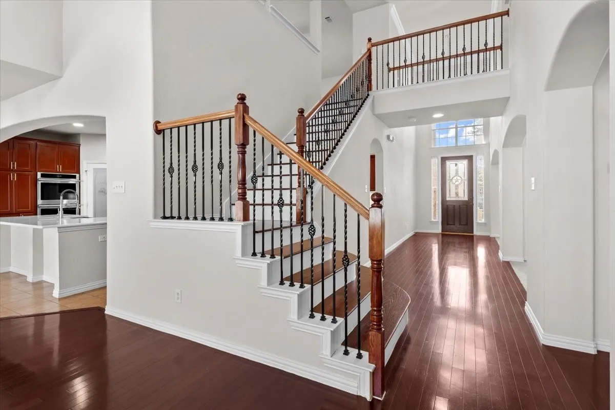 Single Family Residence For Sale in Dallas County , 1129 Northlake Drive, De Soto, Texas 75115, 5 Bedroom, 4 Bathroom, 3 Garage spaces, 4,674 Sqft, built in 2007, mls#21408562, Real Estate Agent in De Soto, Homes For Sale in Dallas county, Homes For Sale in De Soto, Realtor in De Soto Texas, Real Estate Brokerage Independent Realty Texas, Luminita Cordes Realtor