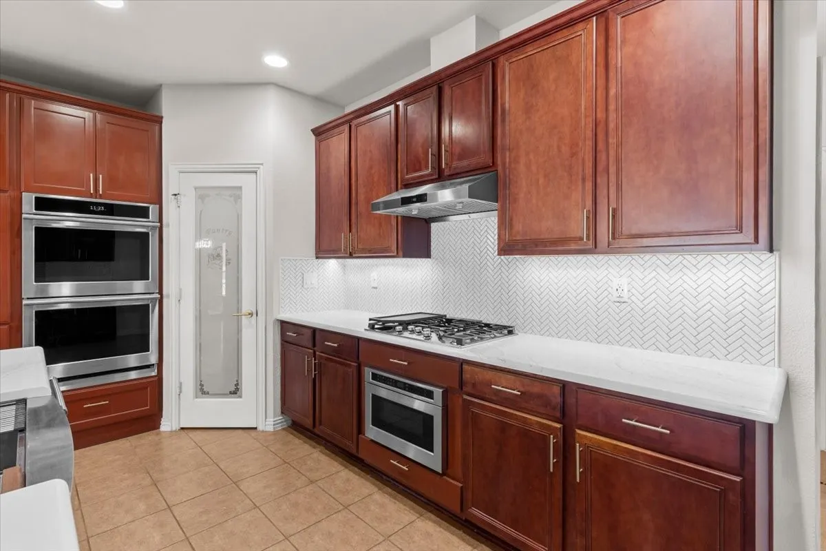Single Family Residence For Sale in Dallas County , 1129 Northlake Drive, De Soto, Texas 75115, 5 Bedroom, 4 Bathroom, 3 Garage spaces, 4,674 Sqft, built in 2007, mls#21408562, Real Estate Agent in De Soto, Homes For Sale in Dallas county, Homes For Sale in De Soto, Realtor in De Soto Texas, Real Estate Brokerage Independent Realty Texas, Luminita Cordes Realtor