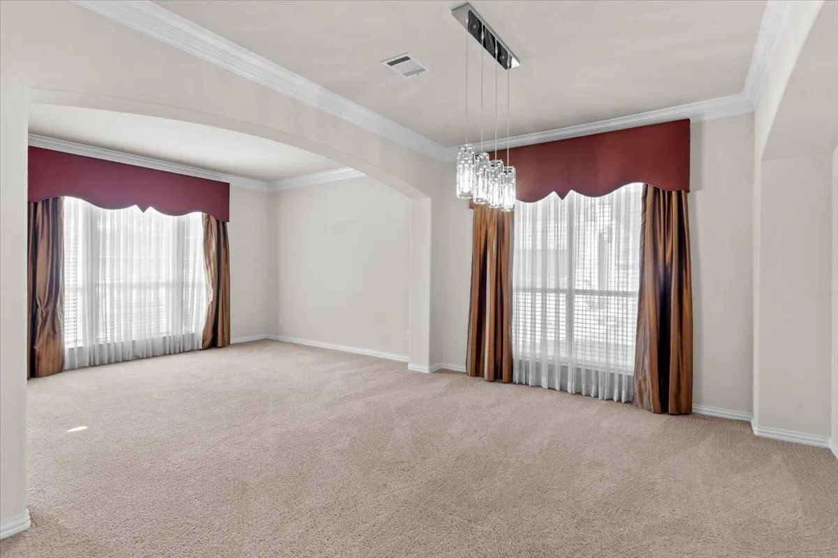 Single Family Residence For Sale in Dallas County , 1129 Northlake Drive, De Soto, Texas 75115, 5 Bedroom, 4 Bathroom, 3 Garage spaces, 4,674 Sqft, built in 2007, mls#21408562, Real Estate Agent in De Soto, Homes For Sale in Dallas county, Homes For Sale in De Soto, Realtor in De Soto Texas, Real Estate Brokerage Independent Realty Texas, Luminita Cordes Realtor