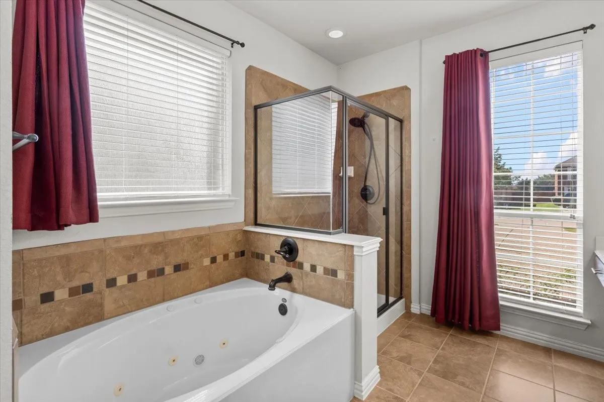 Single Family Residence For Sale in Dallas County , 1129 Northlake Drive, De Soto, Texas 75115, 5 Bedroom, 4 Bathroom, 3 Garage spaces, 4,674 Sqft, built in 2007, mls#21408562, Real Estate Agent in De Soto, Homes For Sale in Dallas county, Homes For Sale in De Soto, Realtor in De Soto Texas, Real Estate Brokerage Independent Realty Texas, Luminita Cordes Realtor