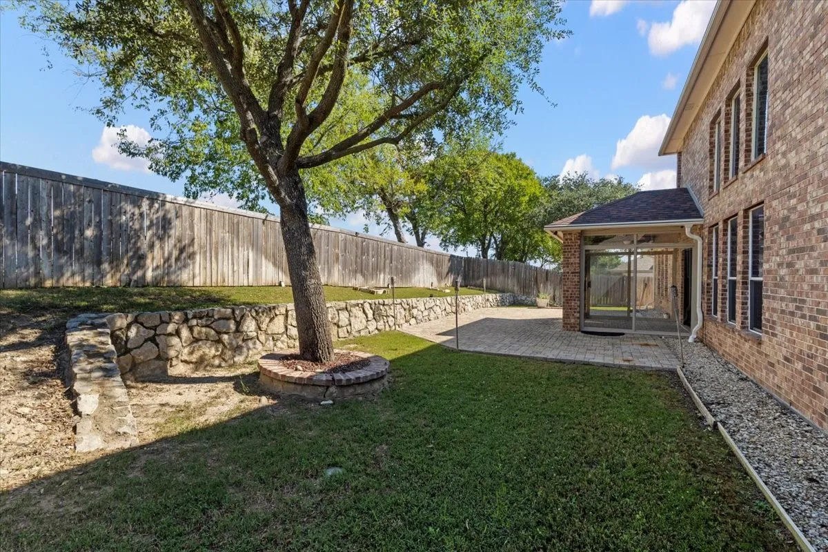 Single Family Residence For Sale in Dallas County , 1129 Northlake Drive, De Soto, Texas 75115, 5 Bedroom, 4 Bathroom, 3 Garage spaces, 4,674 Sqft, built in 2007, mls#21408562, Real Estate Agent in De Soto, Homes For Sale in Dallas county, Homes For Sale in De Soto, Realtor in De Soto Texas, Real Estate Brokerage Independent Realty Texas, Luminita Cordes Realtor