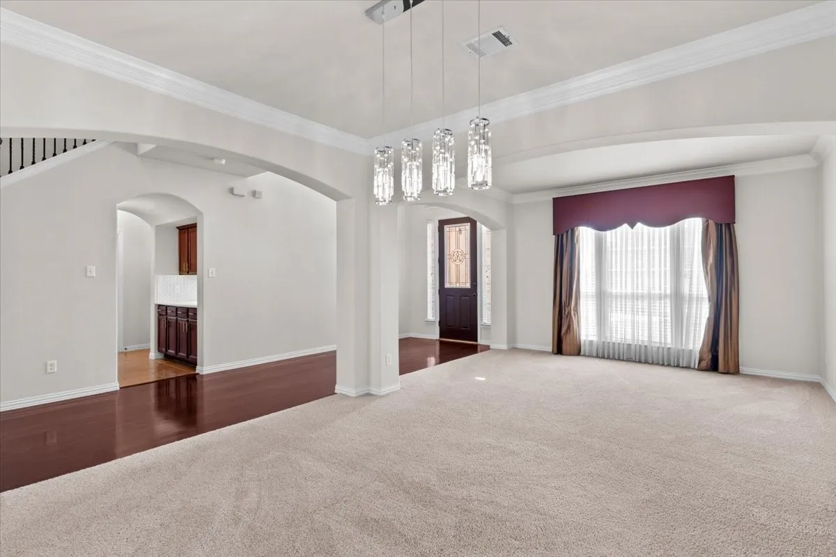 Single Family Residence For Sale in Dallas County , 1129 Northlake Drive, De Soto, Texas 75115, 5 Bedroom, 4 Bathroom, 3 Garage spaces, 4,674 Sqft, built in 2007, mls#21408562, Real Estate Agent in De Soto, Homes For Sale in Dallas county, Homes For Sale in De Soto, Realtor in De Soto Texas, Real Estate Brokerage Independent Realty Texas, Luminita Cordes Realtor