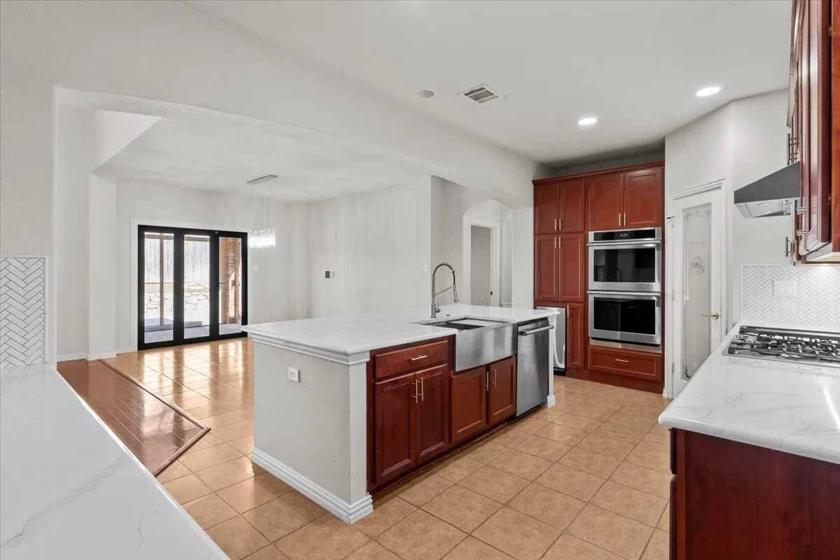 Single Family Residence For Sale in Dallas County , 1129 Northlake Drive, De Soto, Texas 75115, 5 Bedroom, 4 Bathroom, 3 Garage spaces, 4,674 Sqft, built in 2007, mls#21408562, Real Estate Agent in De Soto, Homes For Sale in Dallas county, Homes For Sale in De Soto, Realtor in De Soto Texas, Real Estate Brokerage Independent Realty Texas, Luminita Cordes Realtor