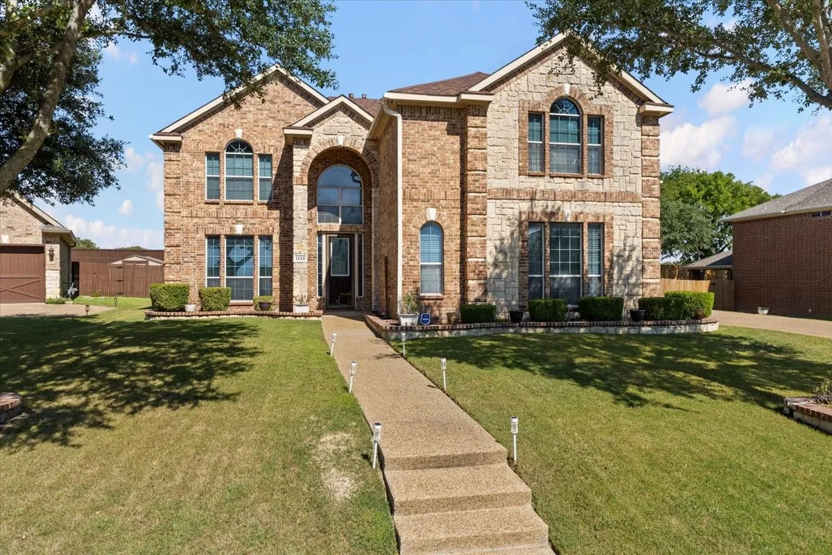 Single Family Residence For Sale in Dallas County , 1129 Northlake Drive, De Soto, Texas 75115, 5 Bedroom, 4 Bathroom, 3 Garage spaces, 4,674 Sqft, built in 2007, mls#21408562, Real Estate Agent in De Soto, Homes For Sale in Dallas county, Homes For Sale in De Soto, Realtor in De Soto Texas, Real Estate Brokerage Independent Realty Texas, Luminita Cordes Realtor
