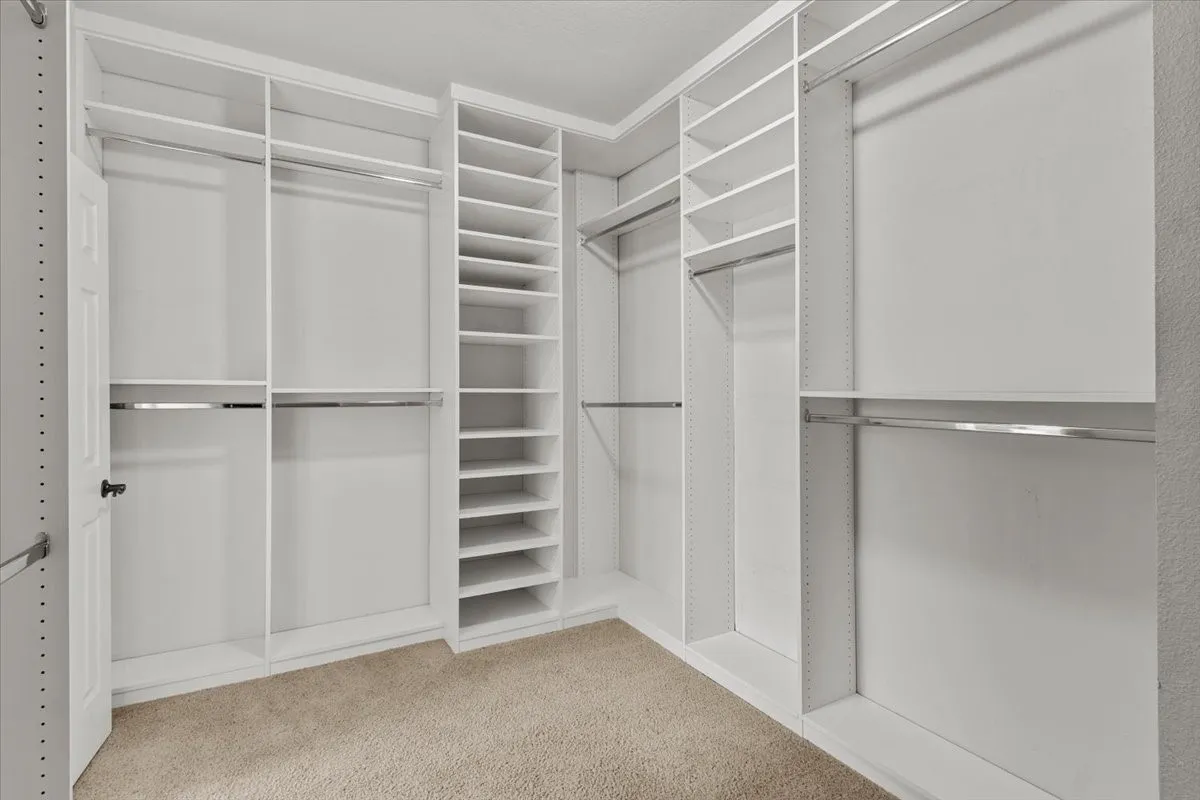 Single Family Residence For Sale in Dallas County , 1129 Northlake Drive, De Soto, Texas 75115, 5 Bedroom, 4 Bathroom, 3 Garage spaces, 4,674 Sqft, built in 2007, mls#21408562, Real Estate Agent in De Soto, Homes For Sale in Dallas county, Homes For Sale in De Soto, Realtor in De Soto Texas, Real Estate Brokerage Independent Realty Texas, Luminita Cordes Realtor