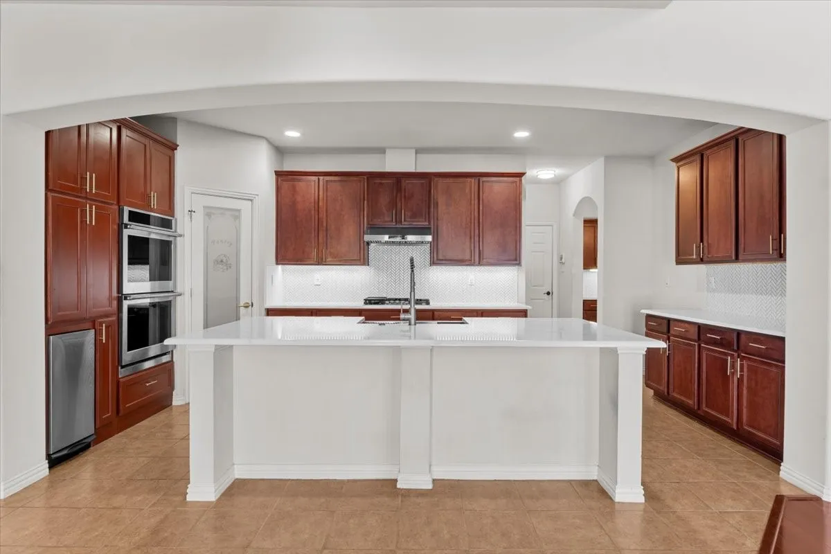 Single Family Residence For Sale in Dallas County , 1129 Northlake Drive, De Soto, Texas 75115, 5 Bedroom, 4 Bathroom, 3 Garage spaces, 4,674 Sqft, built in 2007, mls#21408562, Real Estate Agent in De Soto, Homes For Sale in Dallas county, Homes For Sale in De Soto, Realtor in De Soto Texas, Real Estate Brokerage Independent Realty Texas, Luminita Cordes Realtor