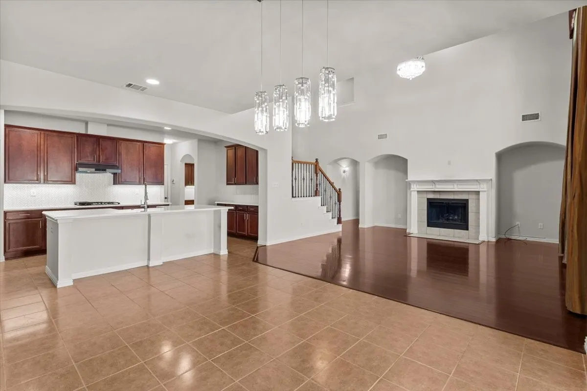 Single Family Residence For Sale in Dallas County , 1129 Northlake Drive, De Soto, Texas 75115, 5 Bedroom, 4 Bathroom, 3 Garage spaces, 4,674 Sqft, built in 2007, mls#21408562, Real Estate Agent in De Soto, Homes For Sale in Dallas county, Homes For Sale in De Soto, Realtor in De Soto Texas, Real Estate Brokerage Independent Realty Texas, Luminita Cordes Realtor