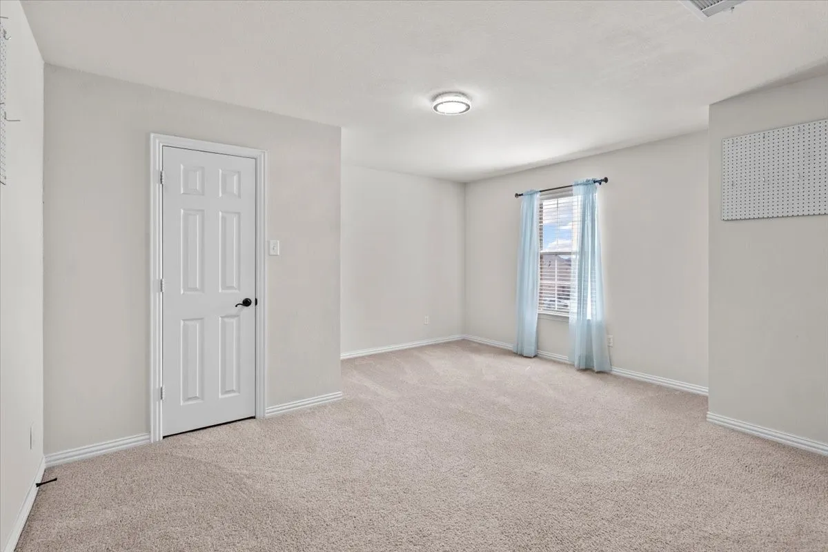 Single Family Residence For Sale in Dallas County , 1129 Northlake Drive, De Soto, Texas 75115, 5 Bedroom, 4 Bathroom, 3 Garage spaces, 4,674 Sqft, built in 2007, mls#21408562, Real Estate Agent in De Soto, Homes For Sale in Dallas county, Homes For Sale in De Soto, Realtor in De Soto Texas, Real Estate Brokerage Independent Realty Texas, Luminita Cordes Realtor