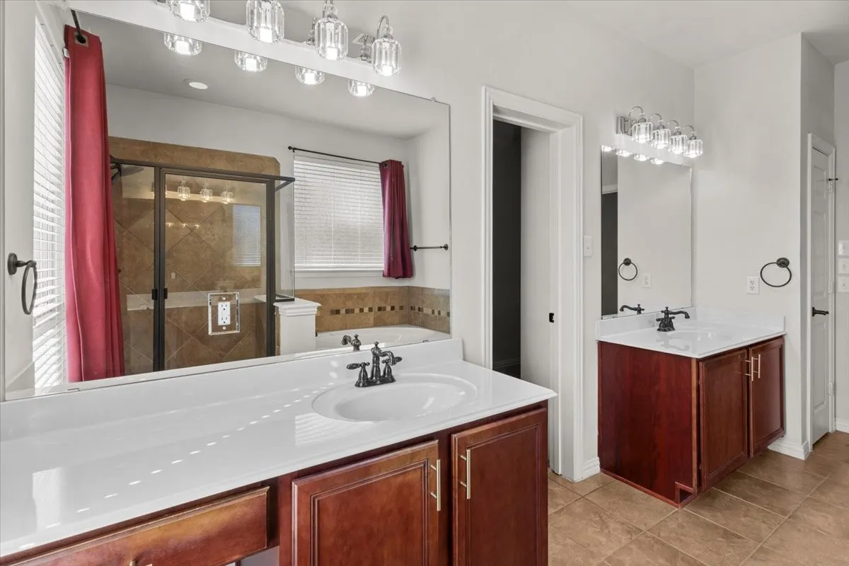 Single Family Residence For Sale in Dallas County , 1129 Northlake Drive, De Soto, Texas 75115, 5 Bedroom, 4 Bathroom, 3 Garage spaces, 4,674 Sqft, built in 2007, mls#21408562, Real Estate Agent in De Soto, Homes For Sale in Dallas county, Homes For Sale in De Soto, Realtor in De Soto Texas, Real Estate Brokerage Independent Realty Texas, Luminita Cordes Realtor