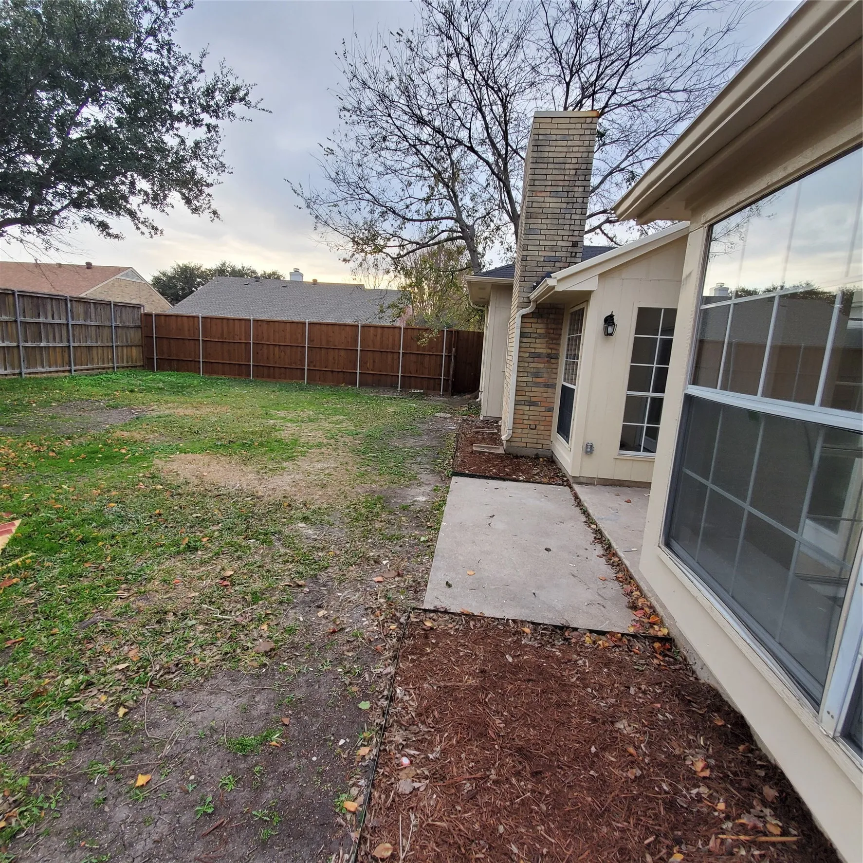 Single Family Residence For Rent in Dallas County , 8006 Yacht Club Drive, Rowlett, Texas 75089, 4 Bedroom, 2 Bathroom, 2 Garage spaces, 1,814 Sqft, built in 1986, mls#21413152, Real Estate Agent in Rowlett, Homes For Rent in Dallas county, Homes For Rent in Rowlett, Realtor in Rowlett Texas, Real Estate Brokerage Independent Realty Texas, Luminita Cordes Realtor