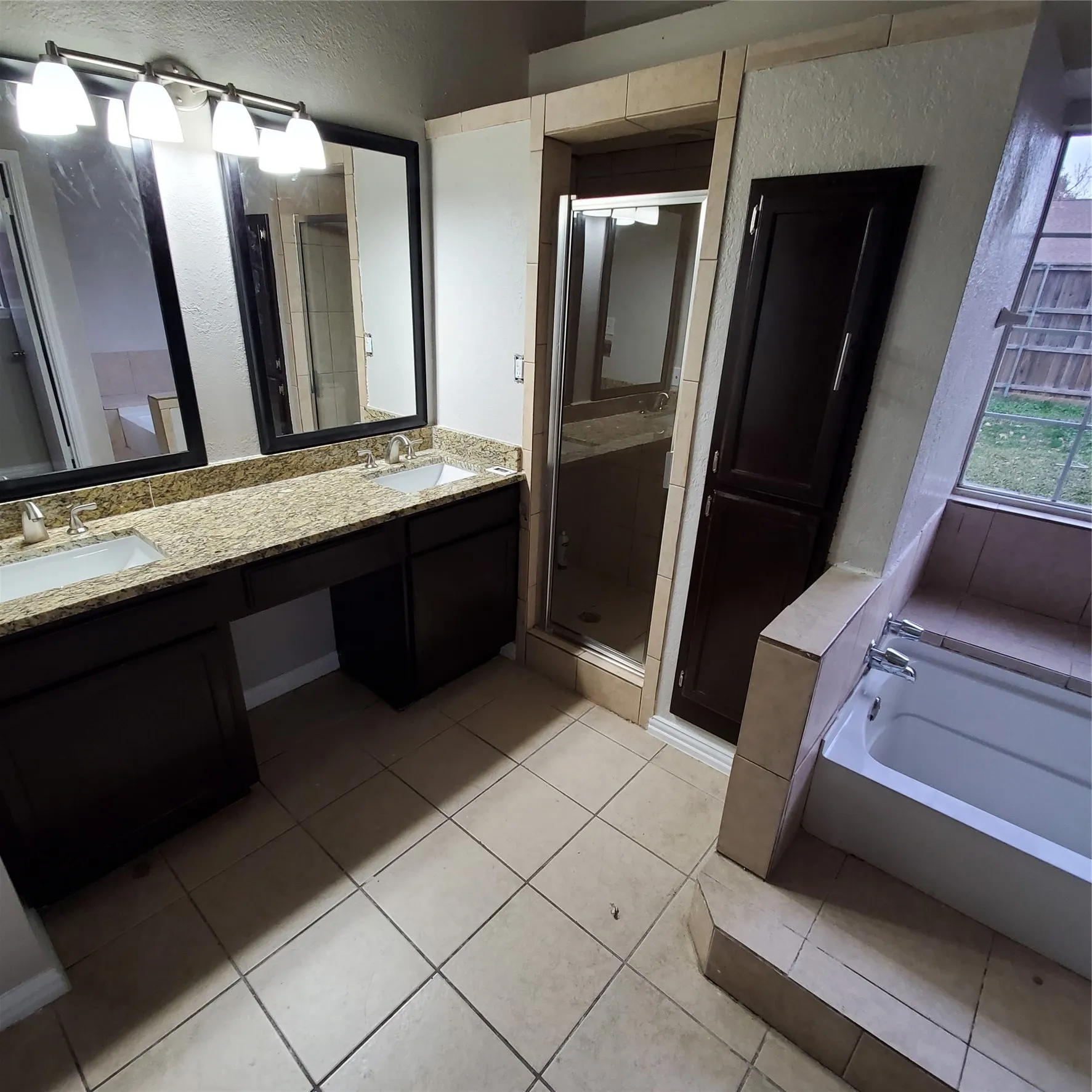 Single Family Residence For Rent in Dallas County , 8006 Yacht Club Drive, Rowlett, Texas 75089, 4 Bedroom, 2 Bathroom, 2 Garage spaces, 1,814 Sqft, built in 1986, mls#21413152, Real Estate Agent in Rowlett, Homes For Rent in Dallas county, Homes For Rent in Rowlett, Realtor in Rowlett Texas, Real Estate Brokerage Independent Realty Texas, Luminita Cordes Realtor