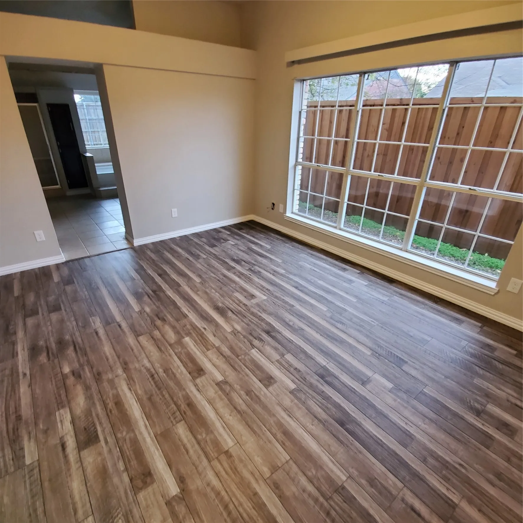 Single Family Residence For Rent in Dallas County , 8006 Yacht Club Drive, Rowlett, Texas 75089, 4 Bedroom, 2 Bathroom, 2 Garage spaces, 1,814 Sqft, built in 1986, mls#21413152, Real Estate Agent in Rowlett, Homes For Rent in Dallas county, Homes For Rent in Rowlett, Realtor in Rowlett Texas, Real Estate Brokerage Independent Realty Texas, Luminita Cordes Realtor
